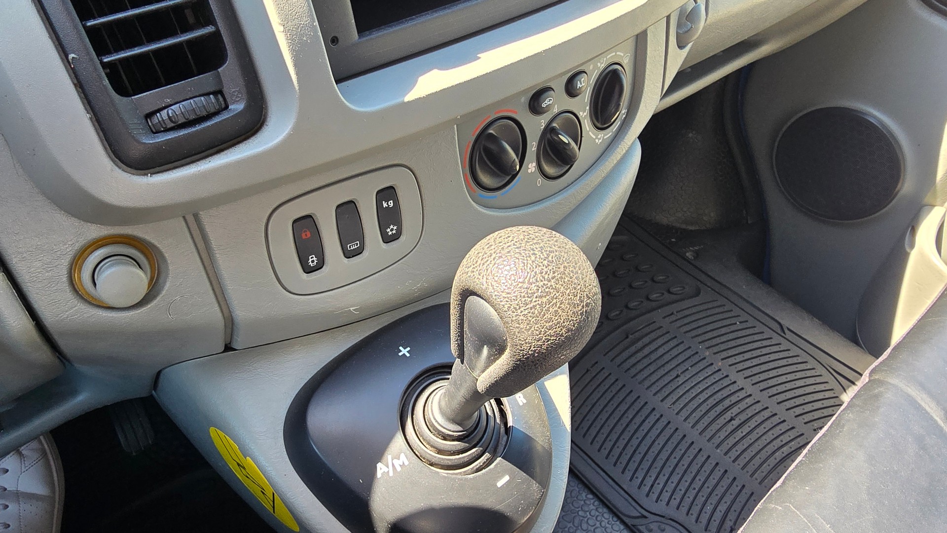 OPEL Vivaro 2.5 CDTI 2.7t-image-8