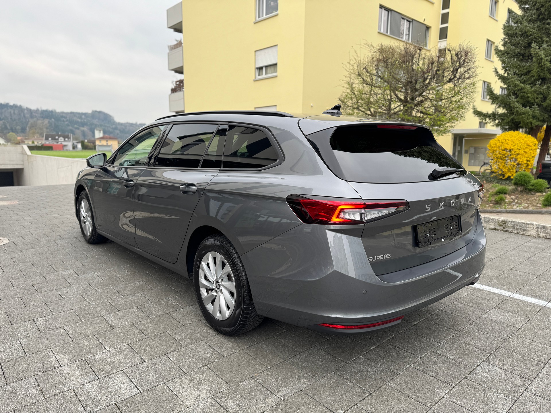 SKODA Superb Combi 1.5 TSI PHEV Selection DSG-showroom-element-2