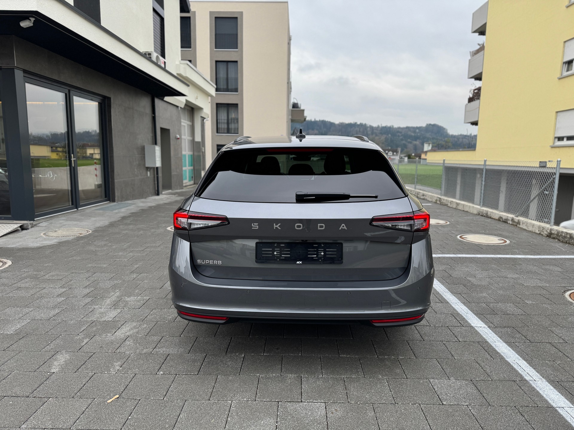 SKODA Superb Combi 1.5 TSI PHEV Selection DSG-showroom-element-3