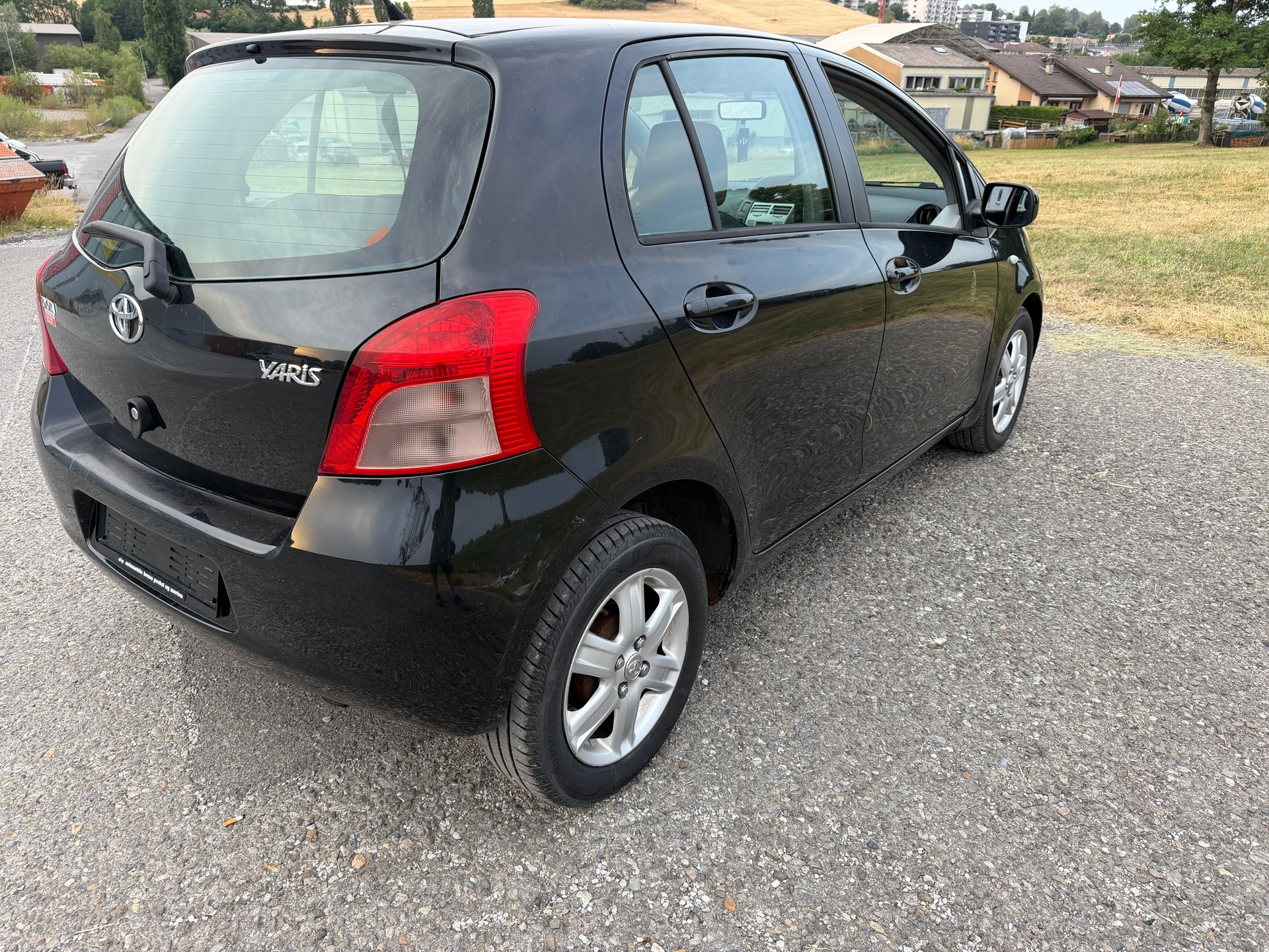 TOYOTA Yaris 1.3 Linea Sol-image-9