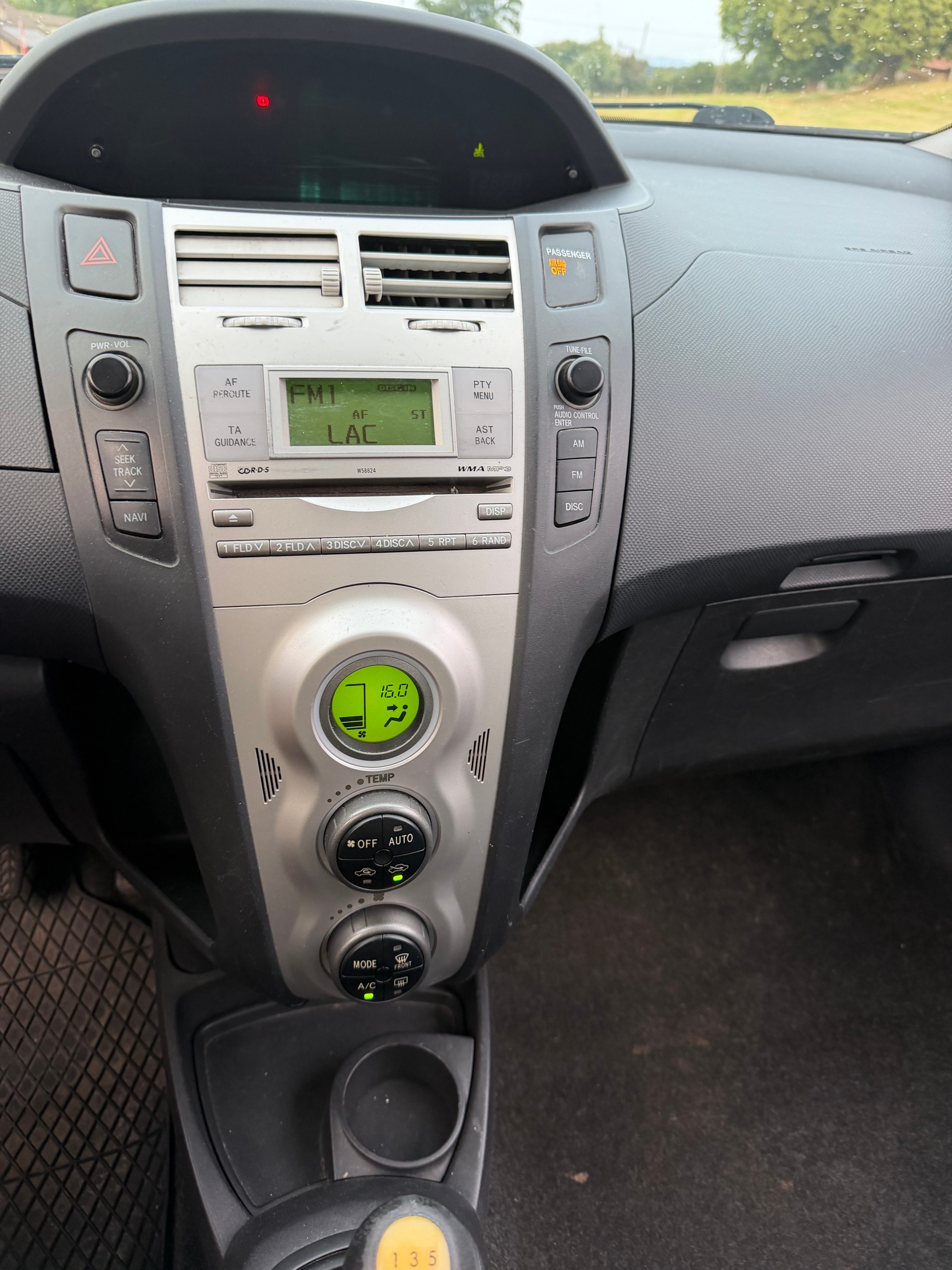 TOYOTA Yaris 1.3 Linea Sol-image-5