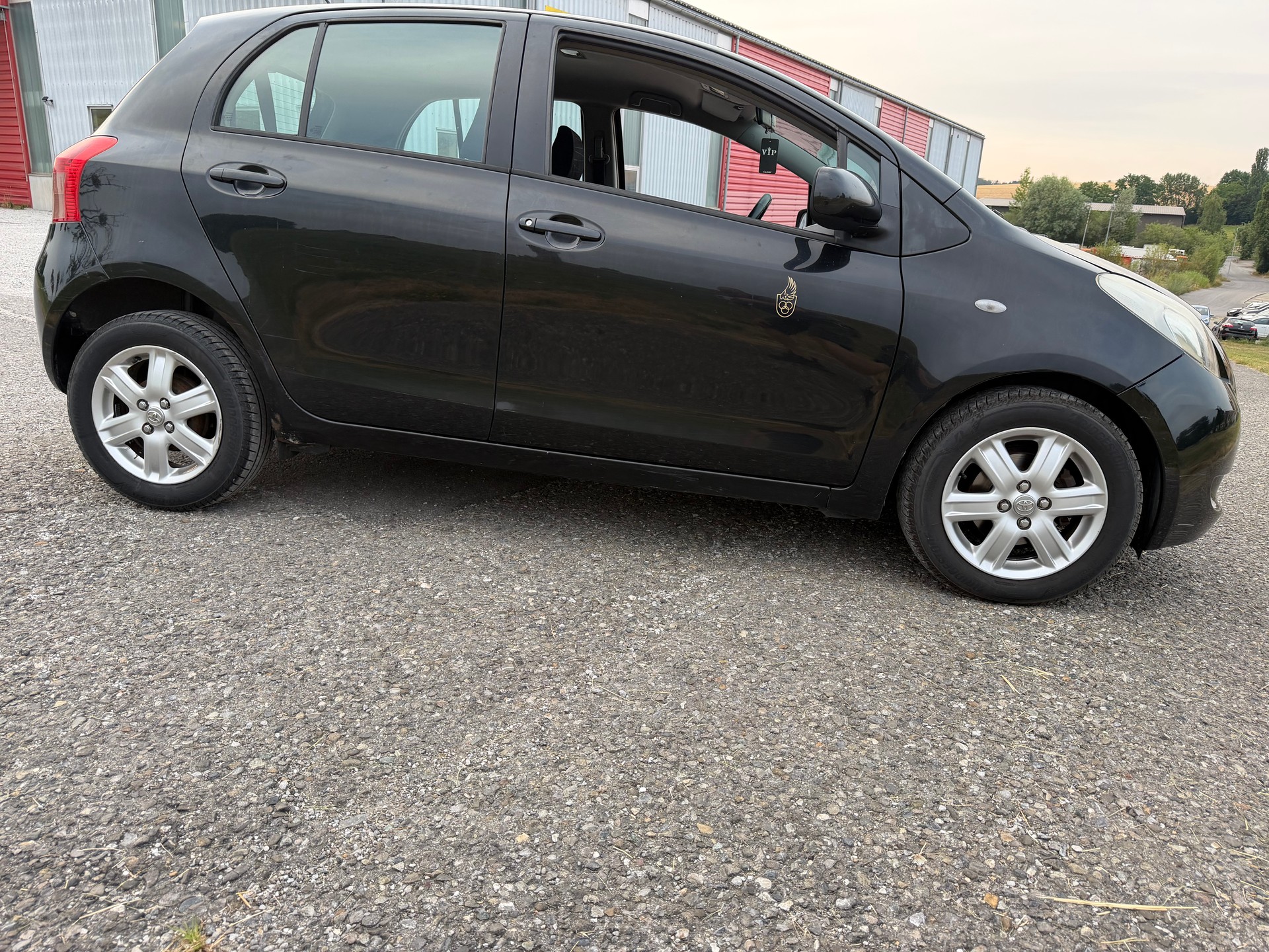 TOYOTA Yaris 1.3 Linea Sol-image-10