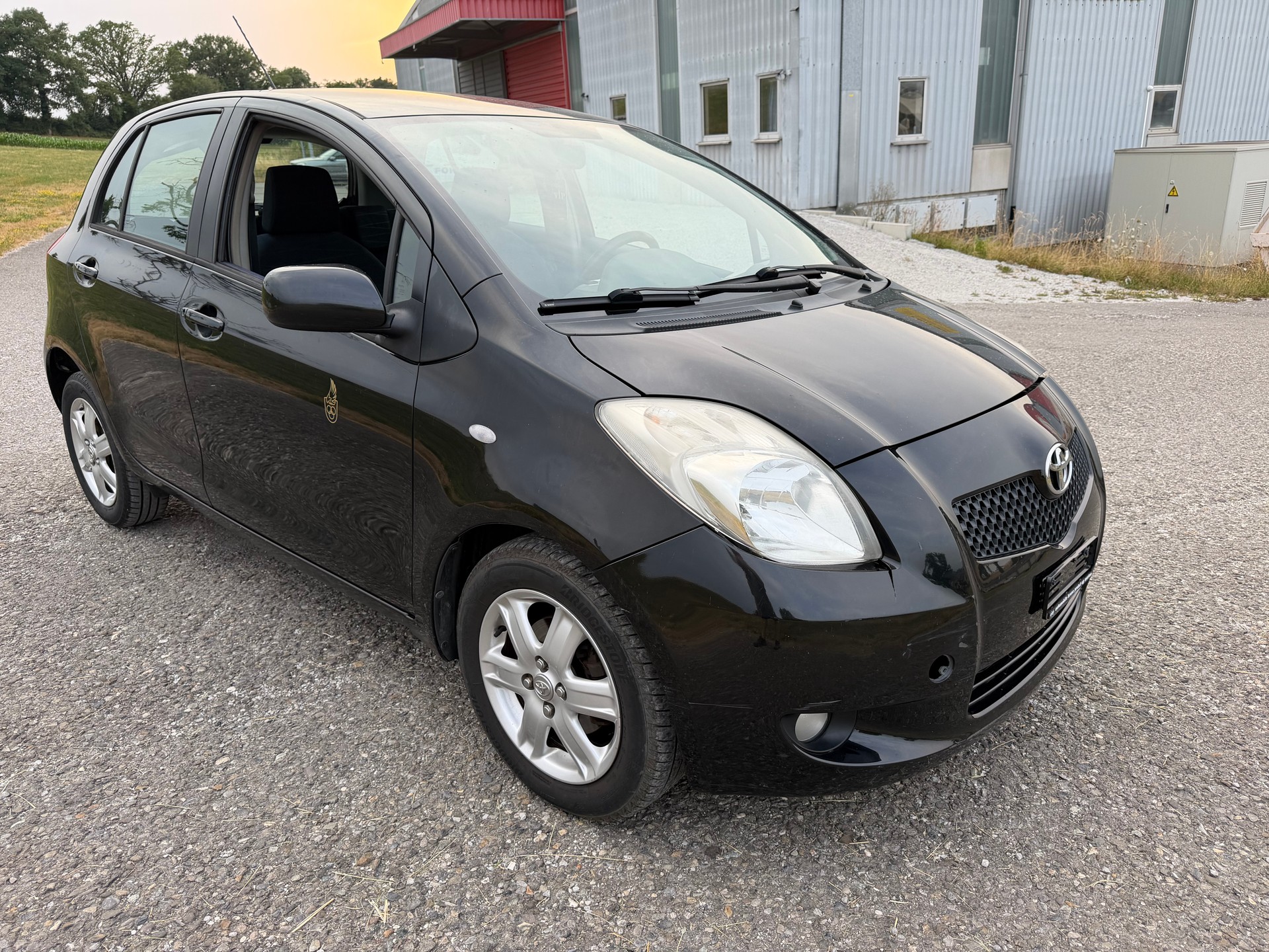 TOYOTA Yaris 1.3 Linea Sol-image-2