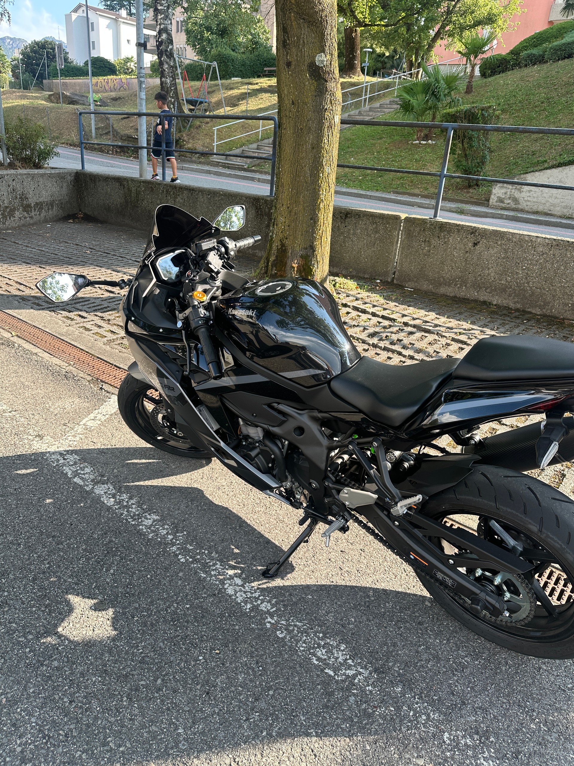 KAWASAKI NINJA ZX-4R-image-2