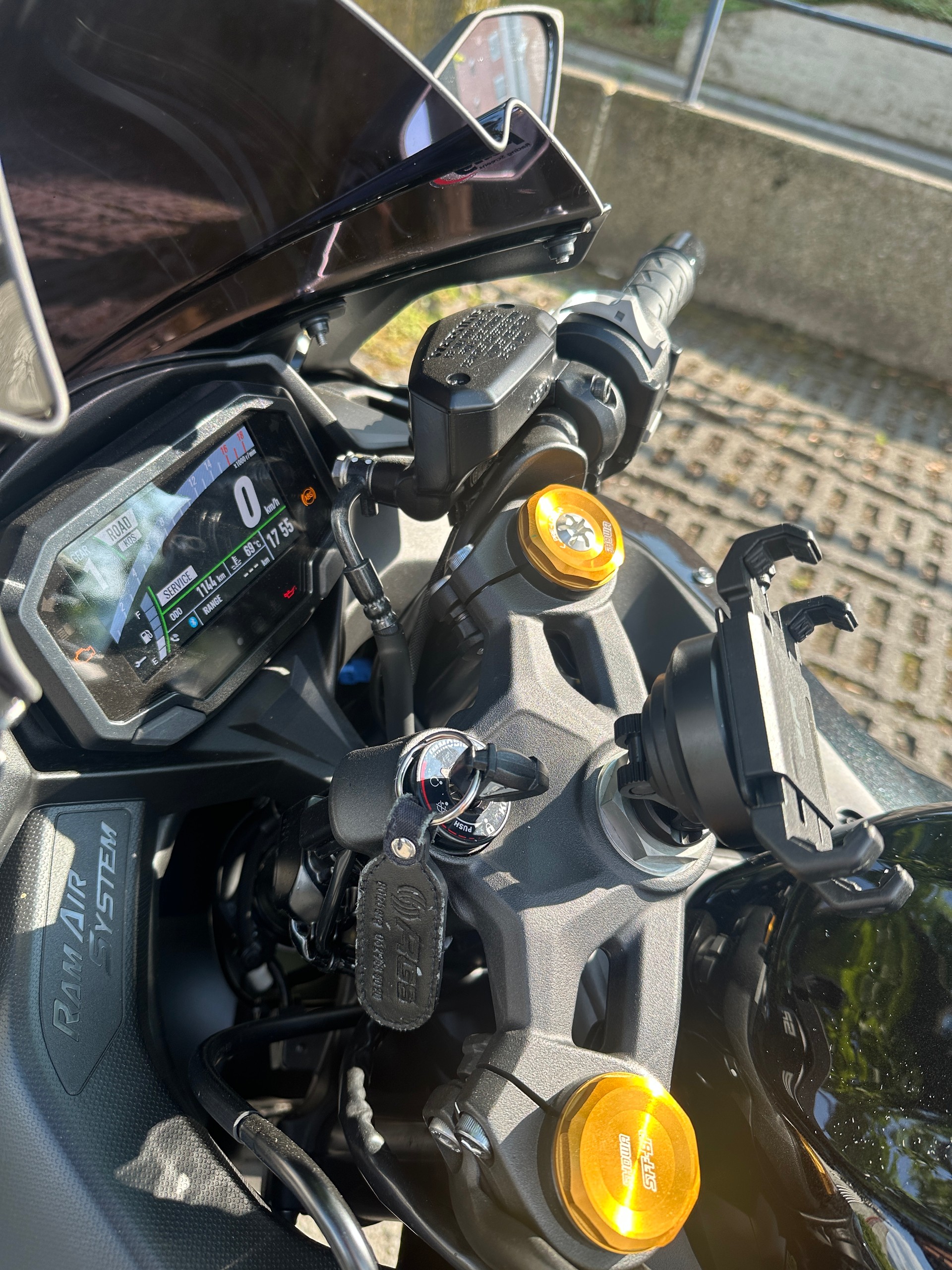 KAWASAKI NINJA ZX-4R-image-3