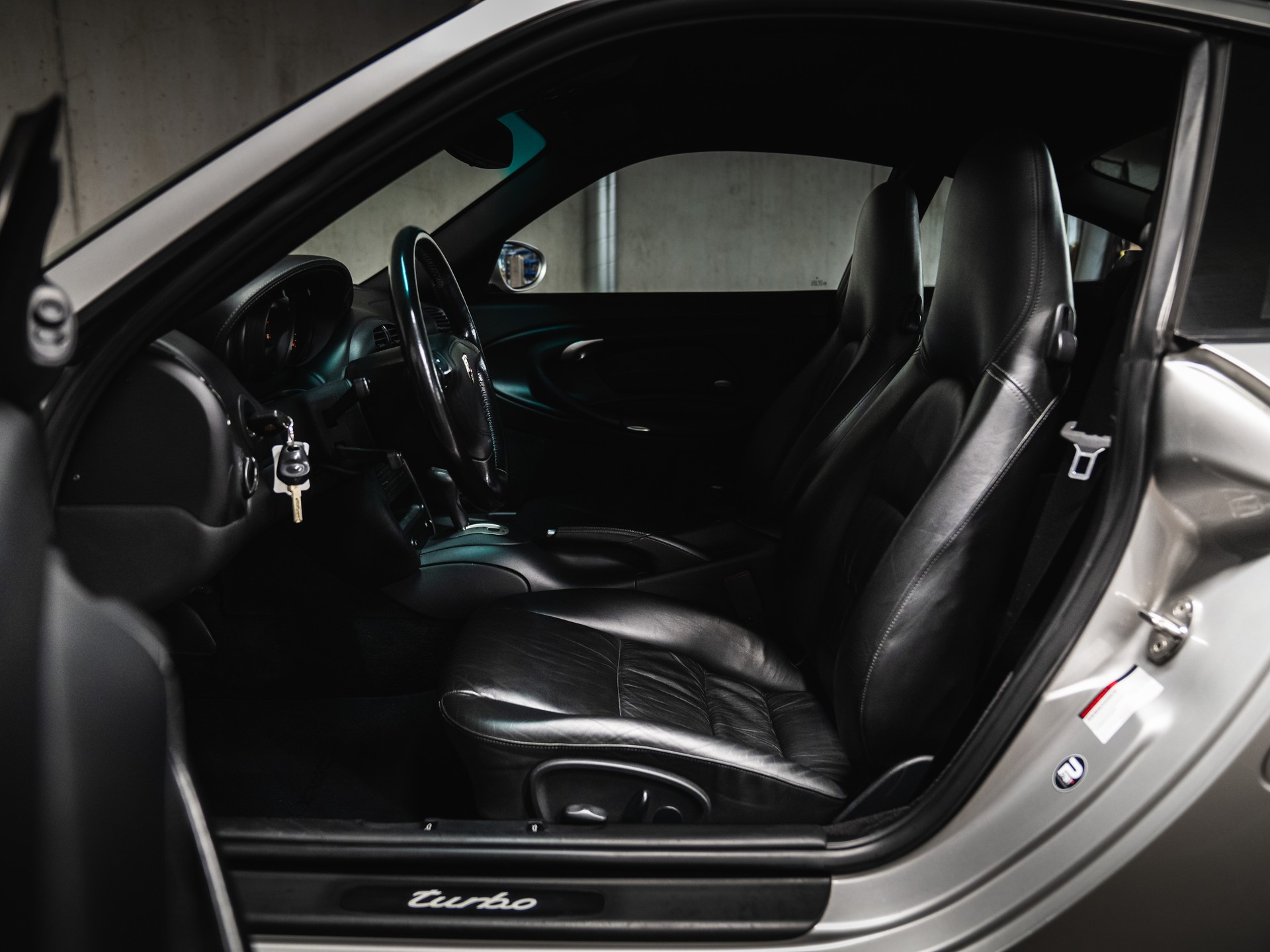 PORSCHE 911 Turbo-image-7