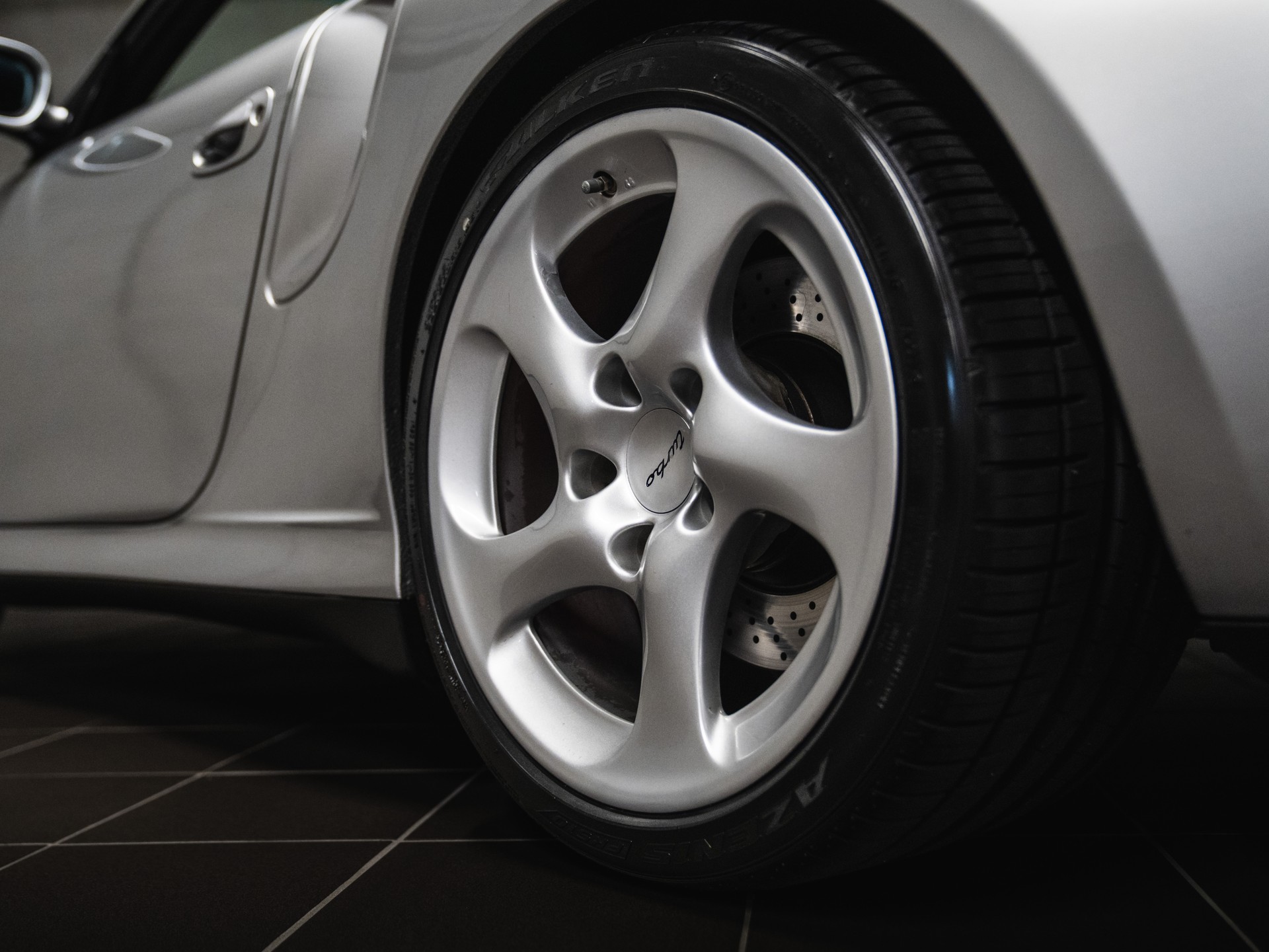 PORSCHE 911 Turbo-image-14