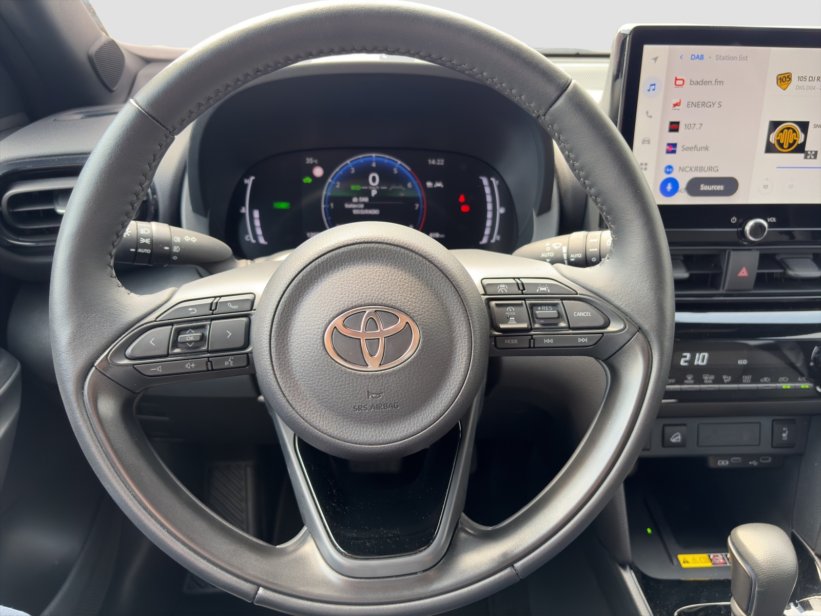 TOYOTA Yaris Cross 1.5 VVT-i HSD Trend AWD-i-image-13