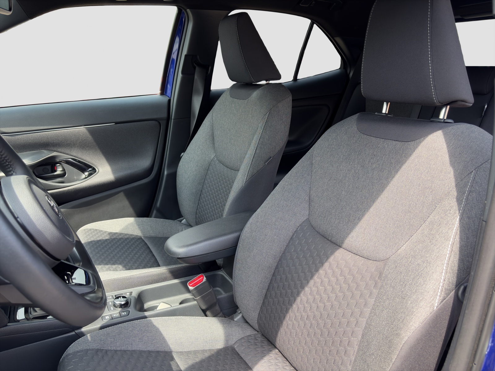 TOYOTA Yaris Cross 1.5 VVT-i HSD Trend AWD-i-image-9