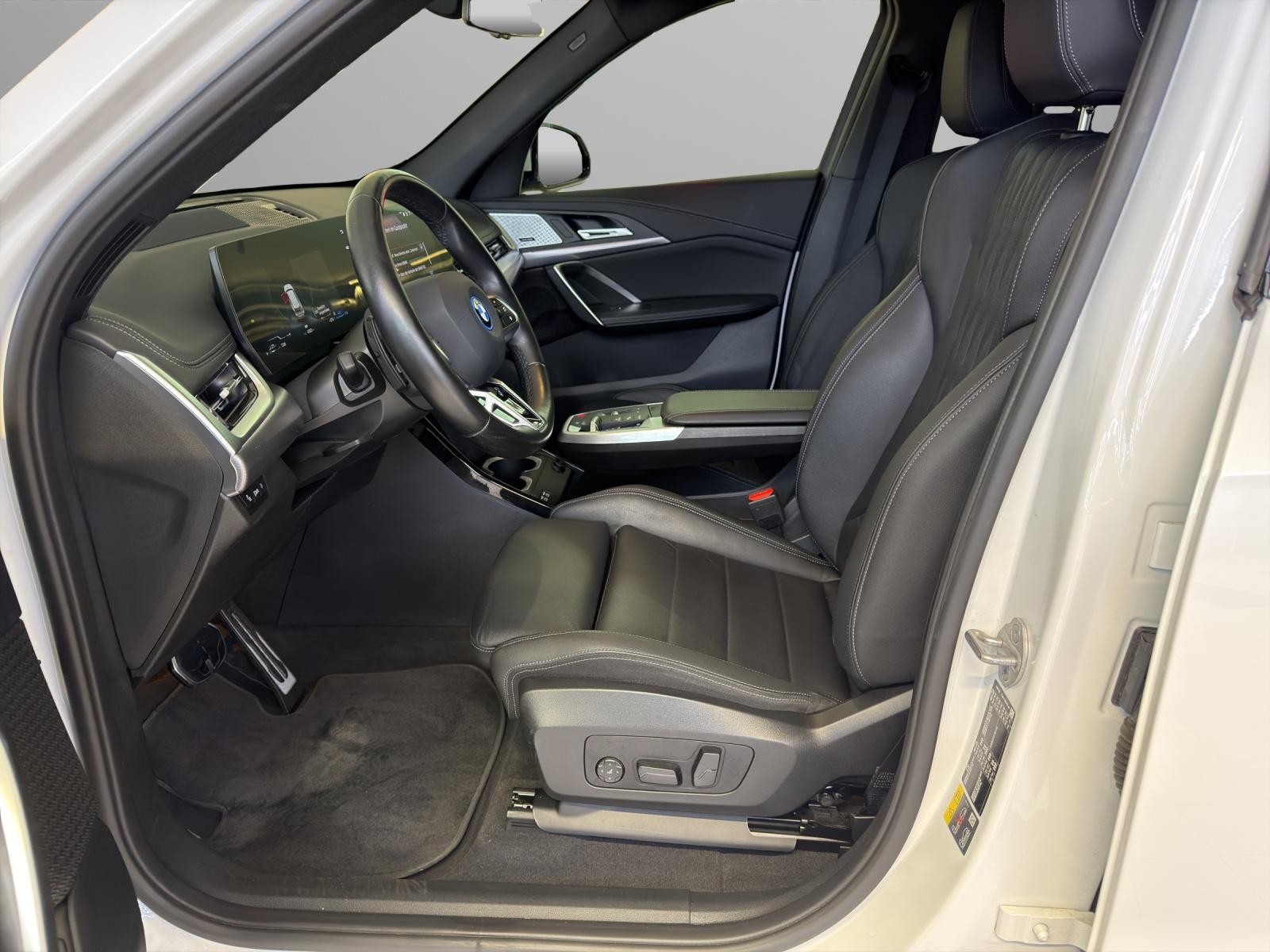 BMW X1 30e xDrive paddles-image-6