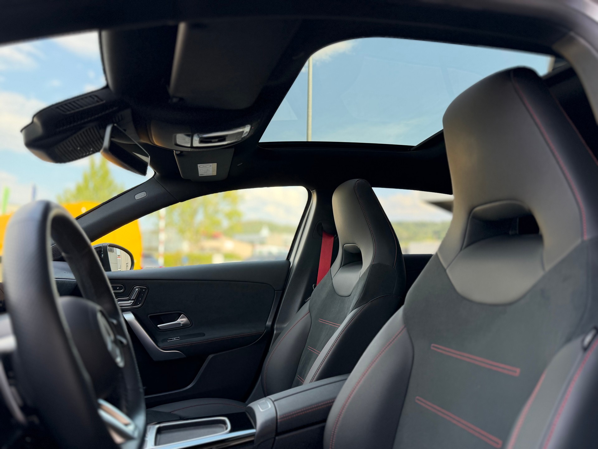 MERCEDES-BENZ A AMG 35 4Matic 8G-DCT-showroom-element-3
