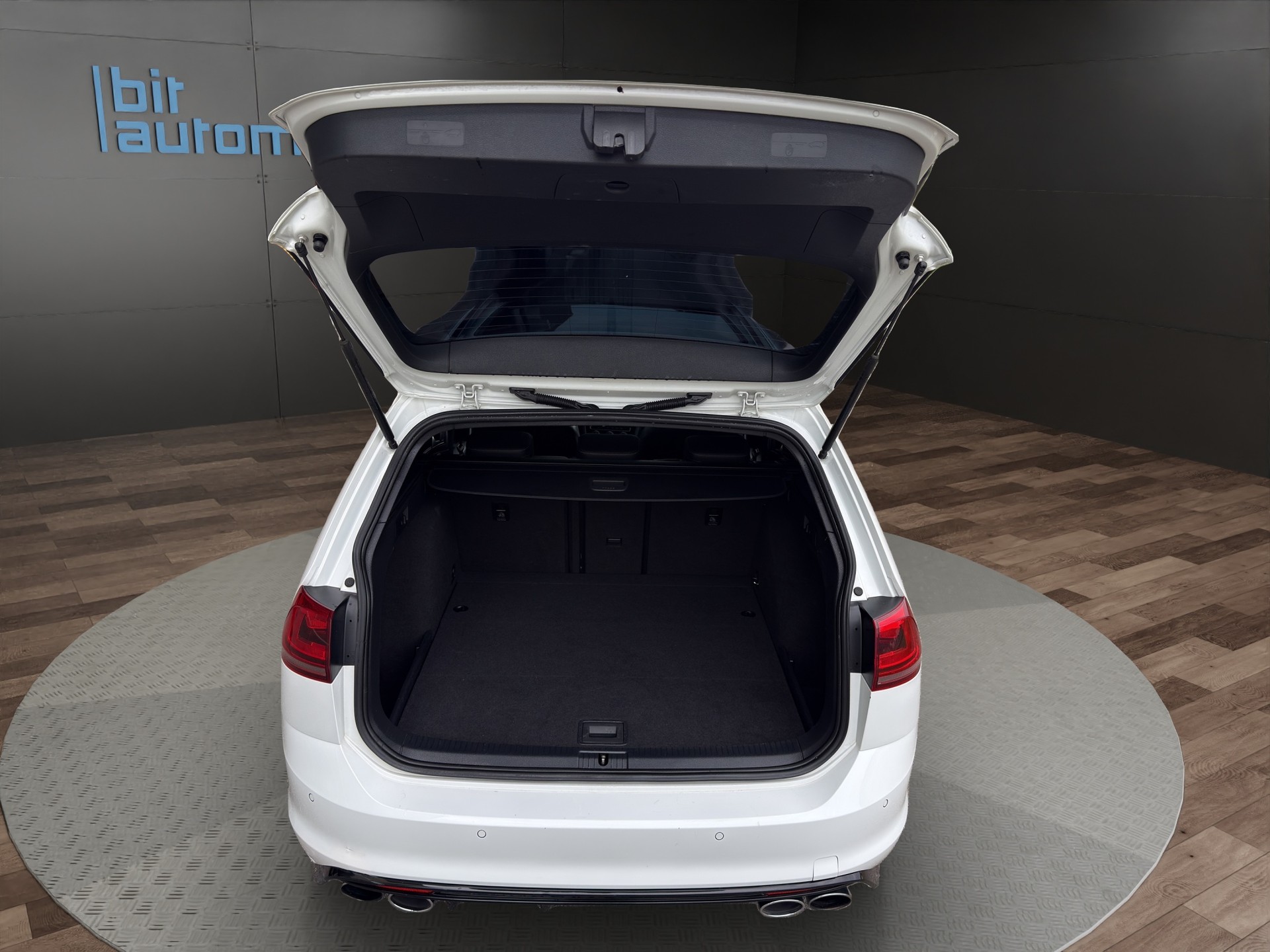 VW VW Variant 2.0 TSI R 4 Motion DSG-image-6