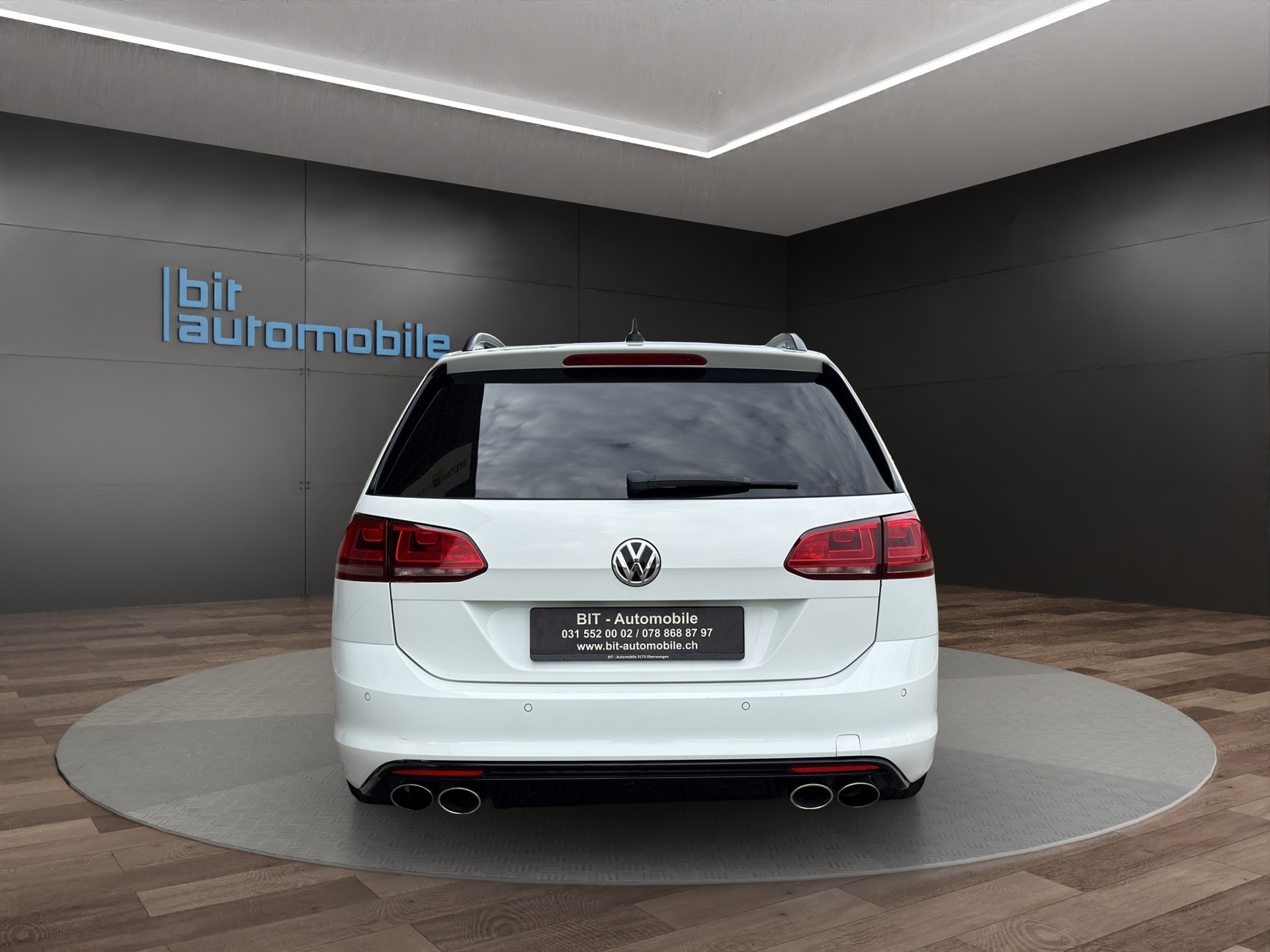 VW VW Variant 2.0 TSI R 4 Motion DSG-image-5