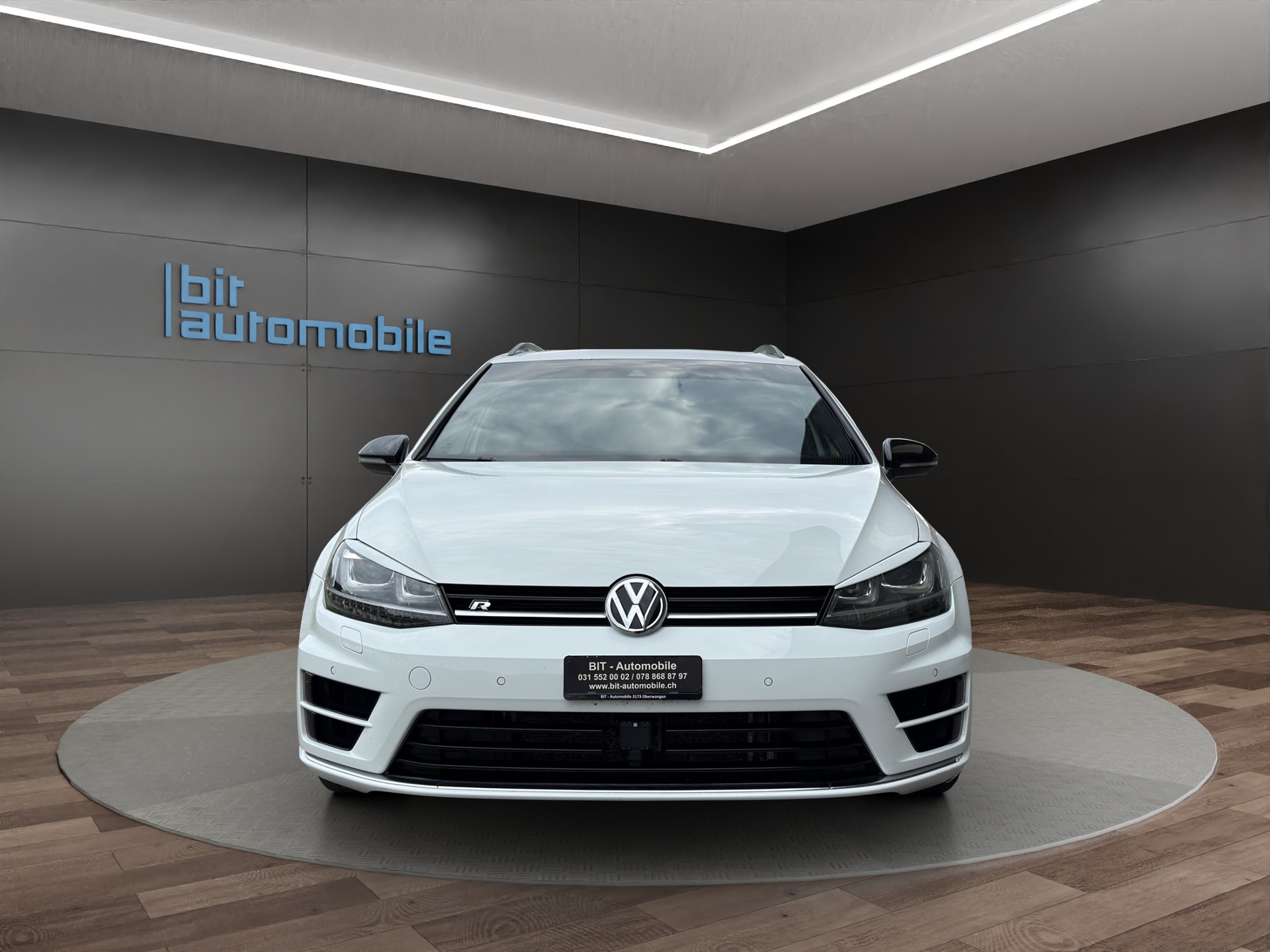 VW VW Variant 2.0 TSI R 4 Motion DSG-image-1