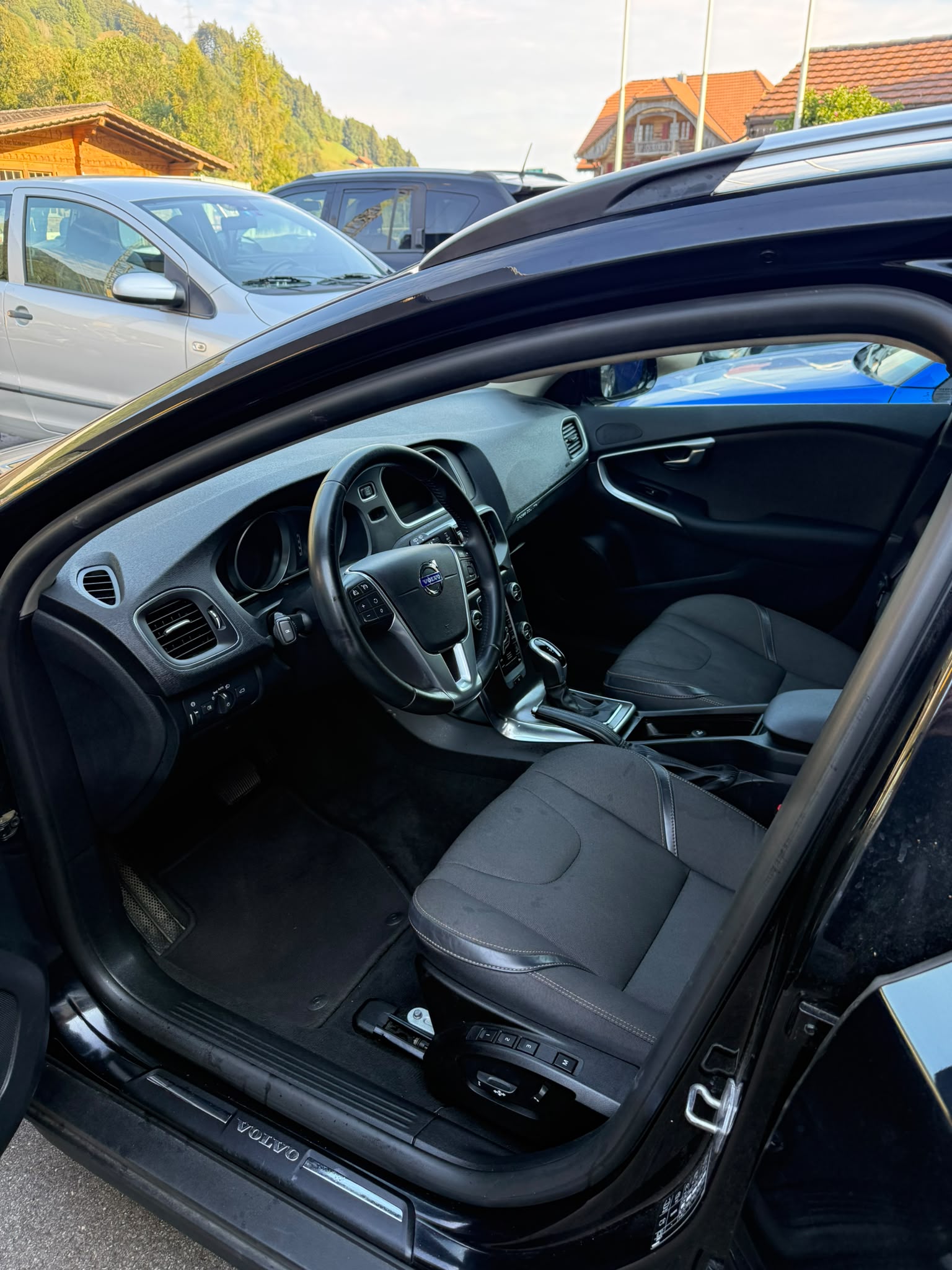 VOLVO V40 Cross Country T4 2.0 AWD Family Ed. Geartr.-showroom-element-3