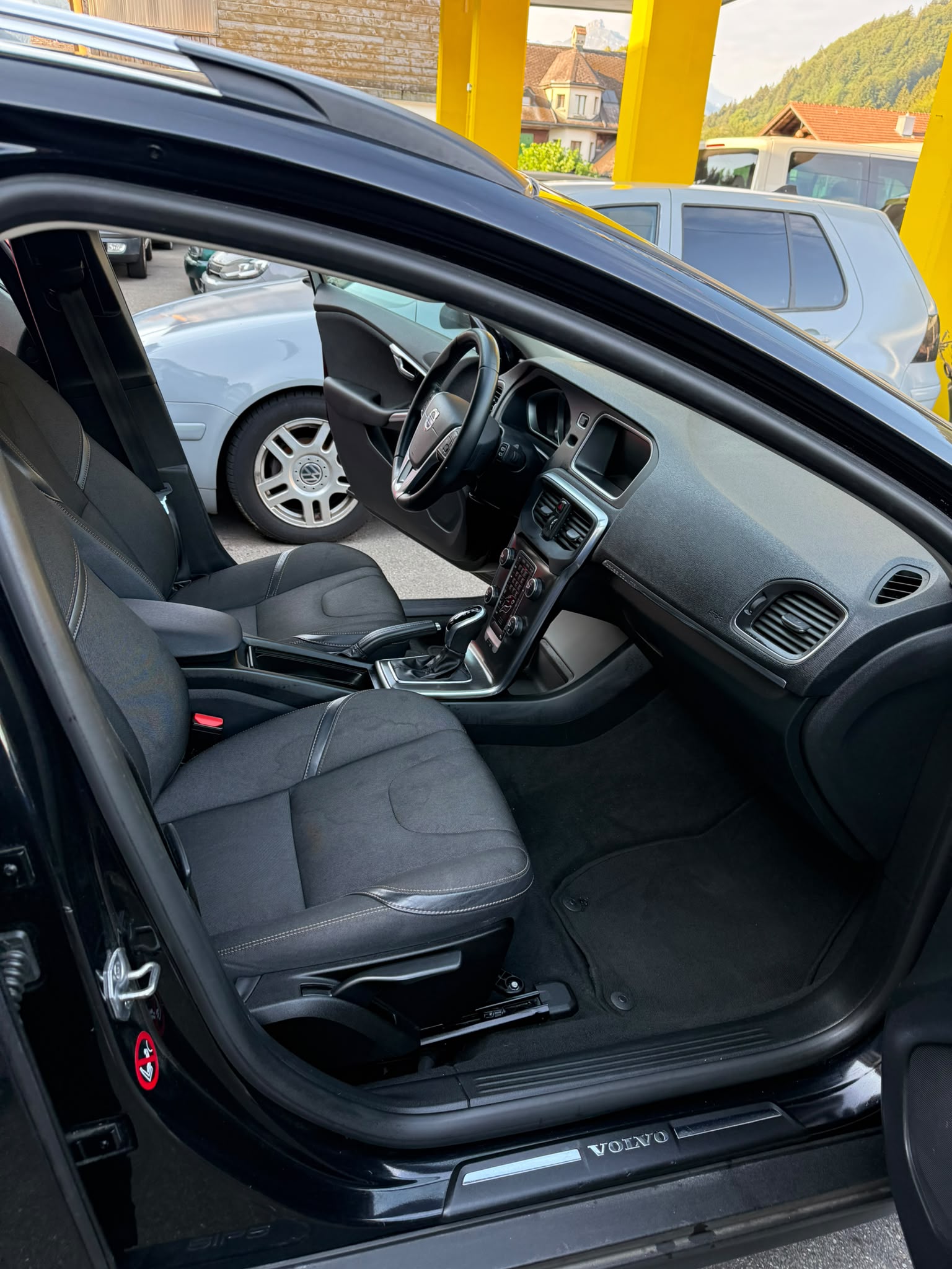 VOLVO V40 Cross Country T4 2.0 AWD Family Ed. Geartr.-showroom-element-2