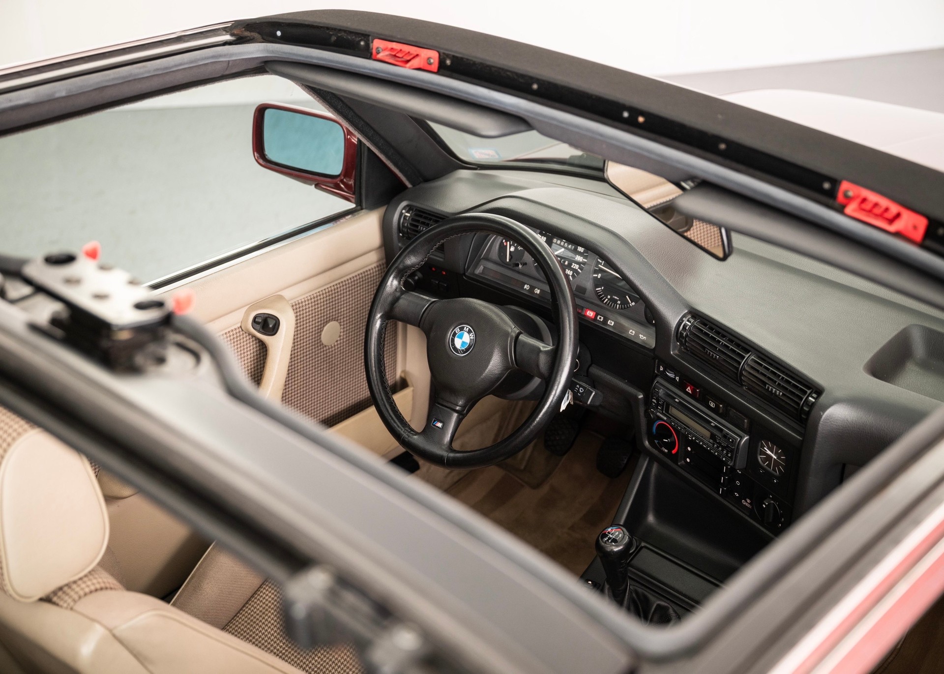 BMW 323i E30 Baur TC (2nd hand Swiss car, 100% original, fully documented, never restored)-image-17