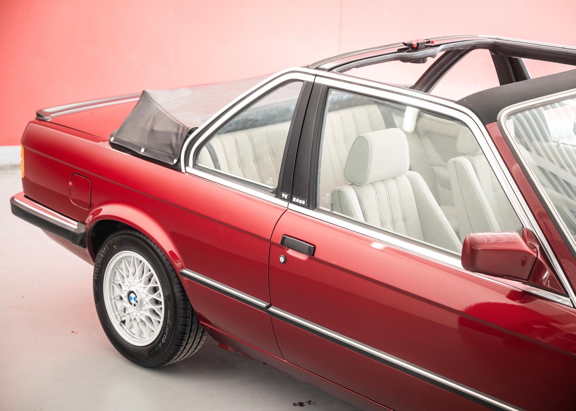 BMW 323i E30 Baur TC (2nd hand Swiss car, 100% original, fully documented, never restored)-image-12