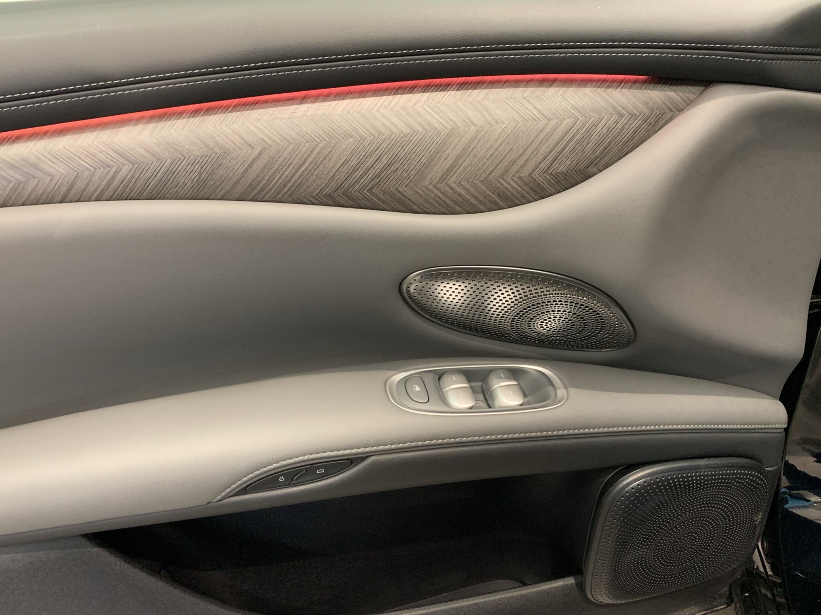 MG IM6 100 kWh Performance 4WD-image-7