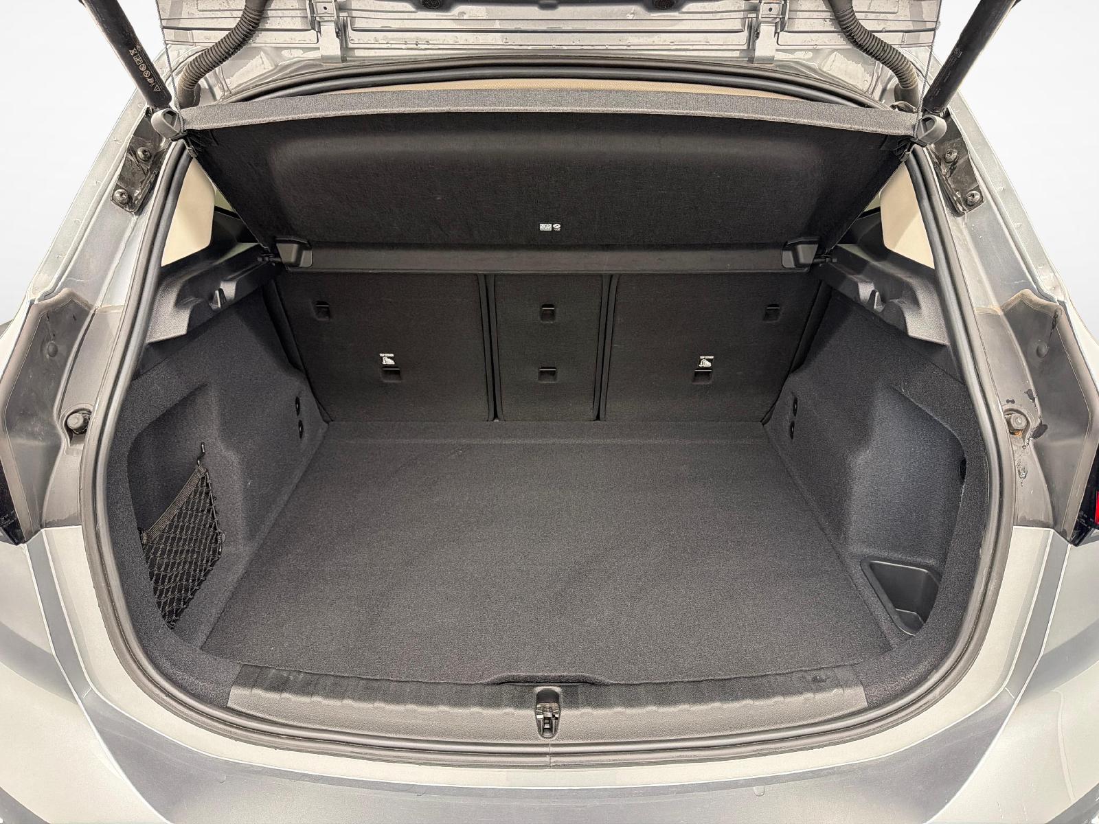 BMW 218d Active Tourer-image-21