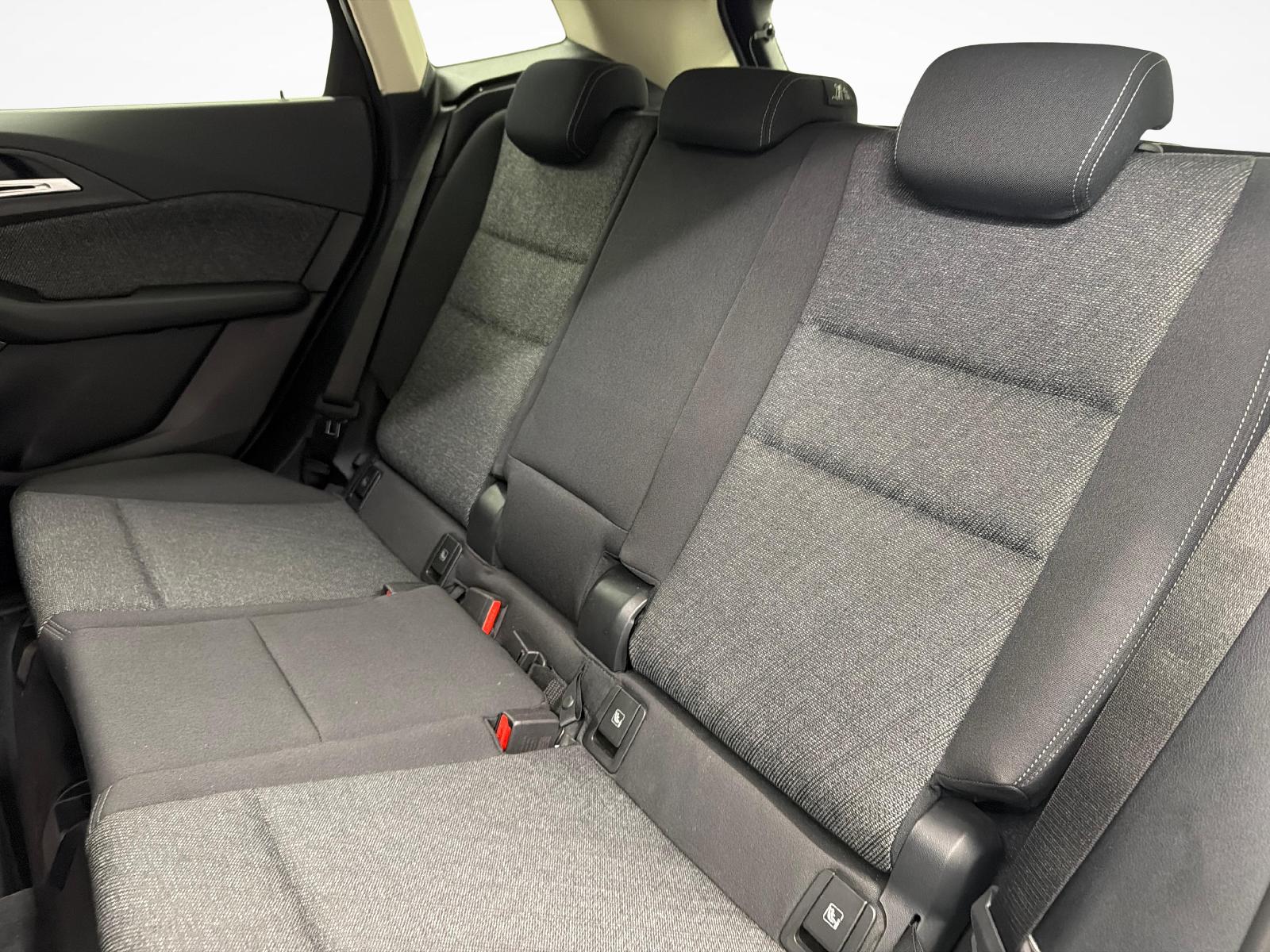 BMW 218d Active Tourer-image-20