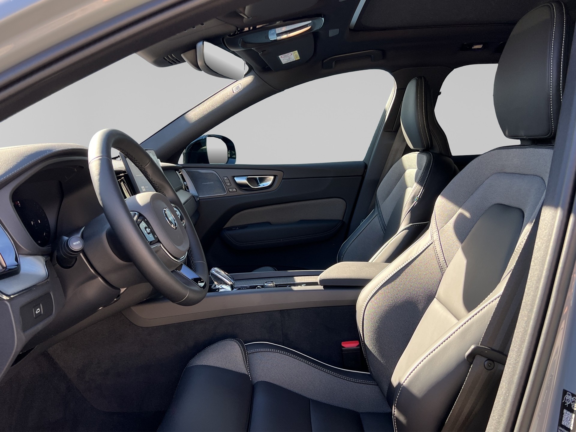 VOLVO XC60 2.0 B5 MH Black Edition AWD-image-9