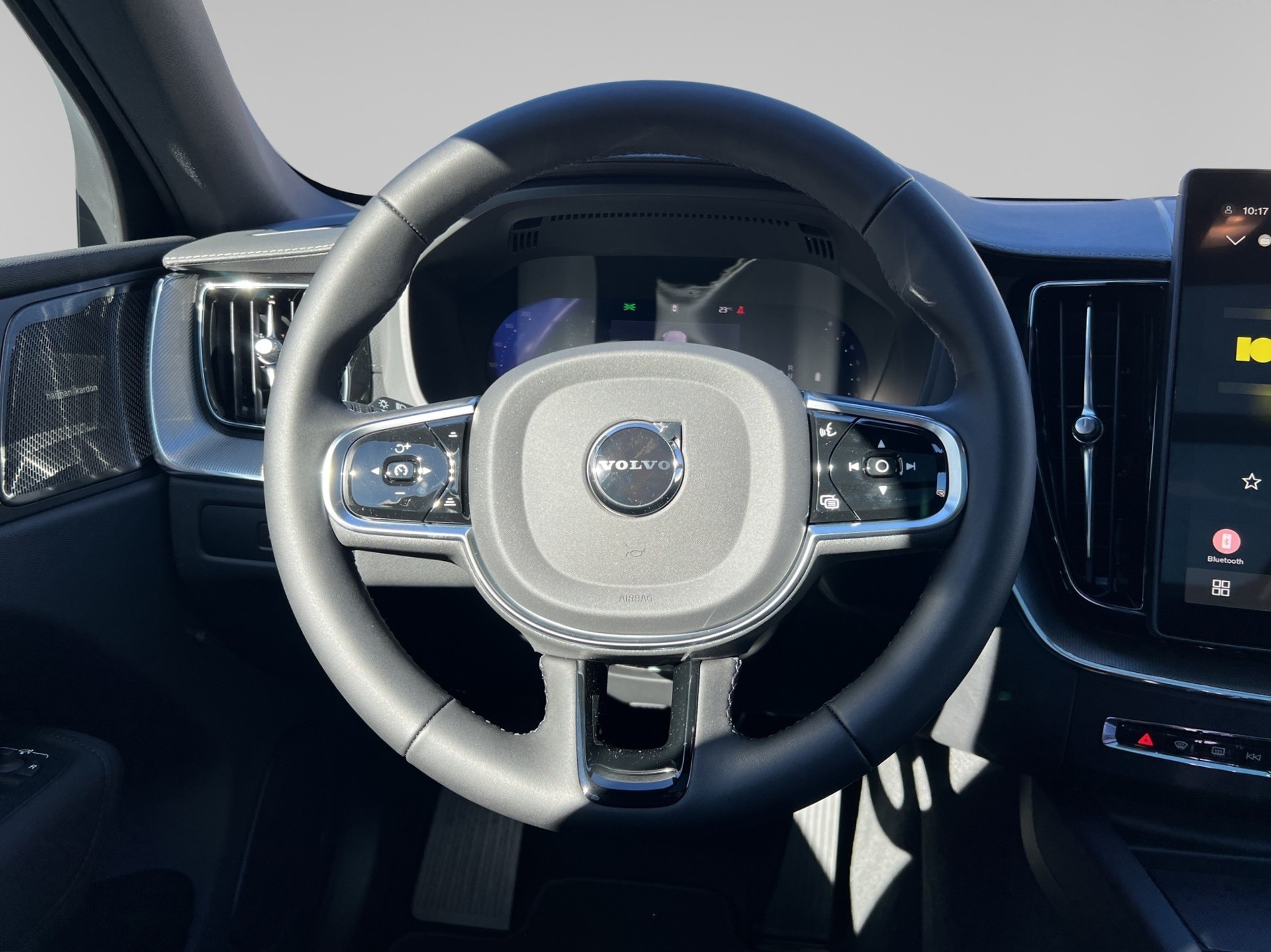VOLVO XC60 2.0 B5 MH Black Edition AWD-image-11