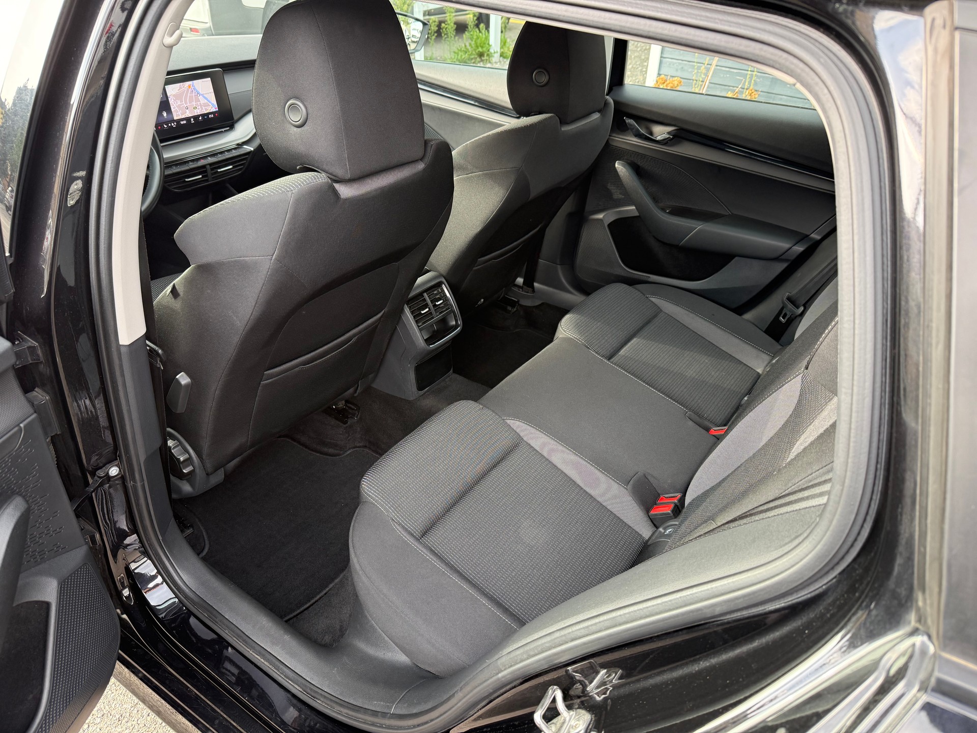 SKODA Octavia Combi 2.0 TDI Ambition 4x4 DSG-image-10