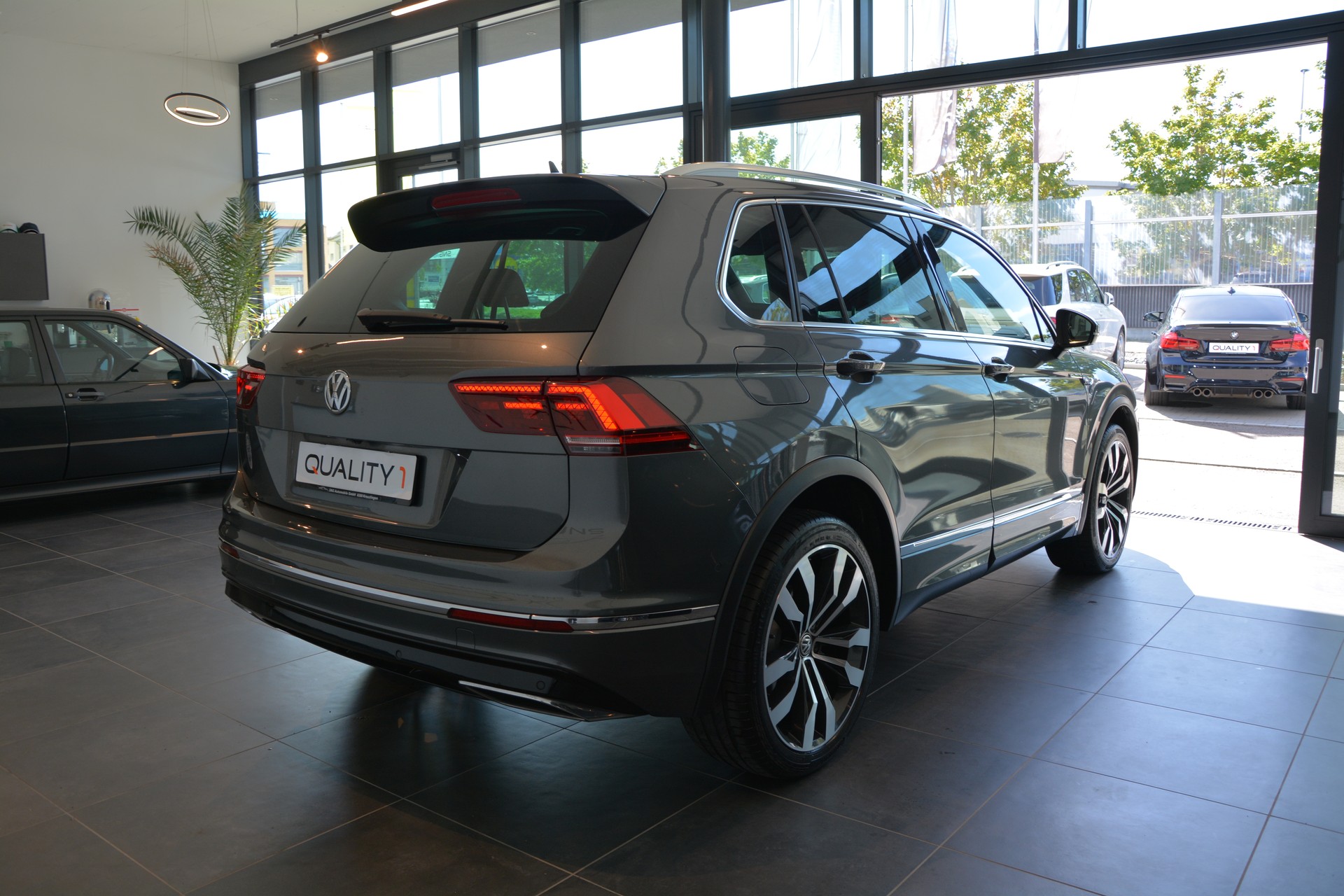 VW Tiguan 2.0TSI Highline 4Motion DSG R-Line-image-5
