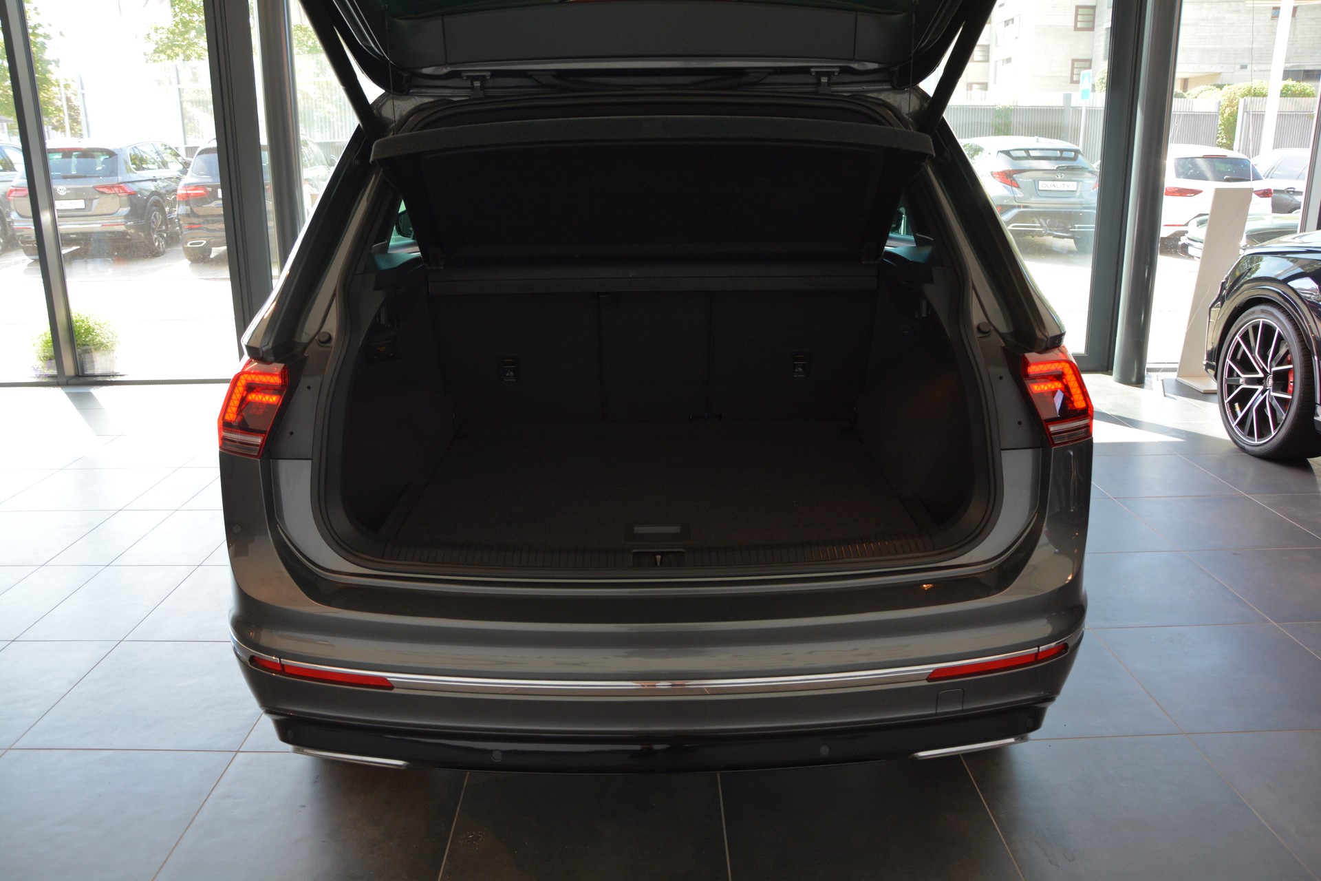 VW Tiguan 2.0TSI Highline 4Motion DSG R-Line-image-15