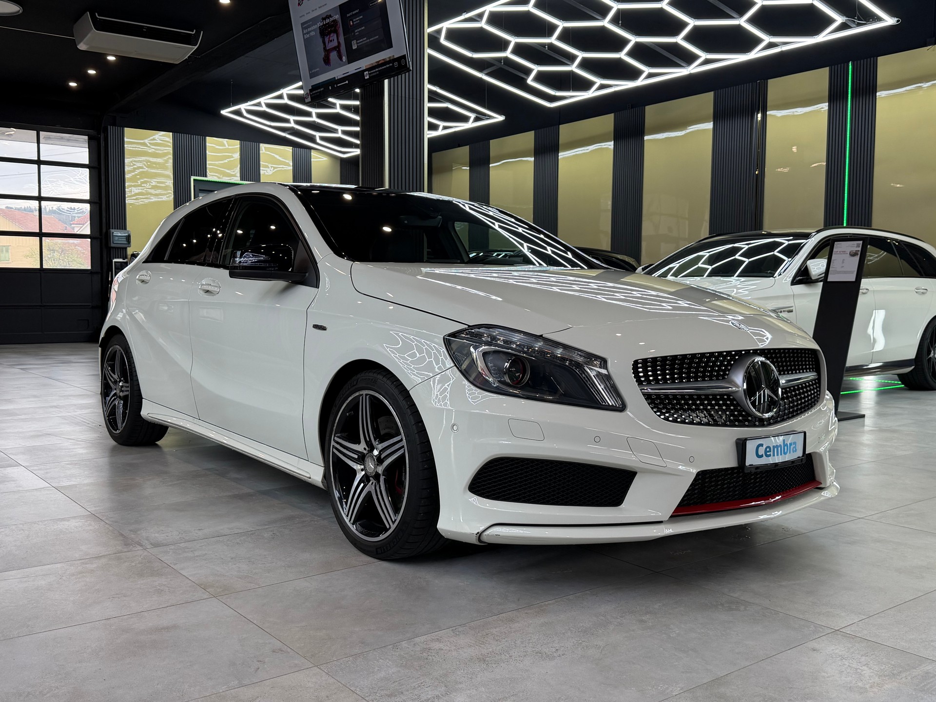 MERCEDES-BENZ A 250 Sport 7G-DCT-showroom-element-2