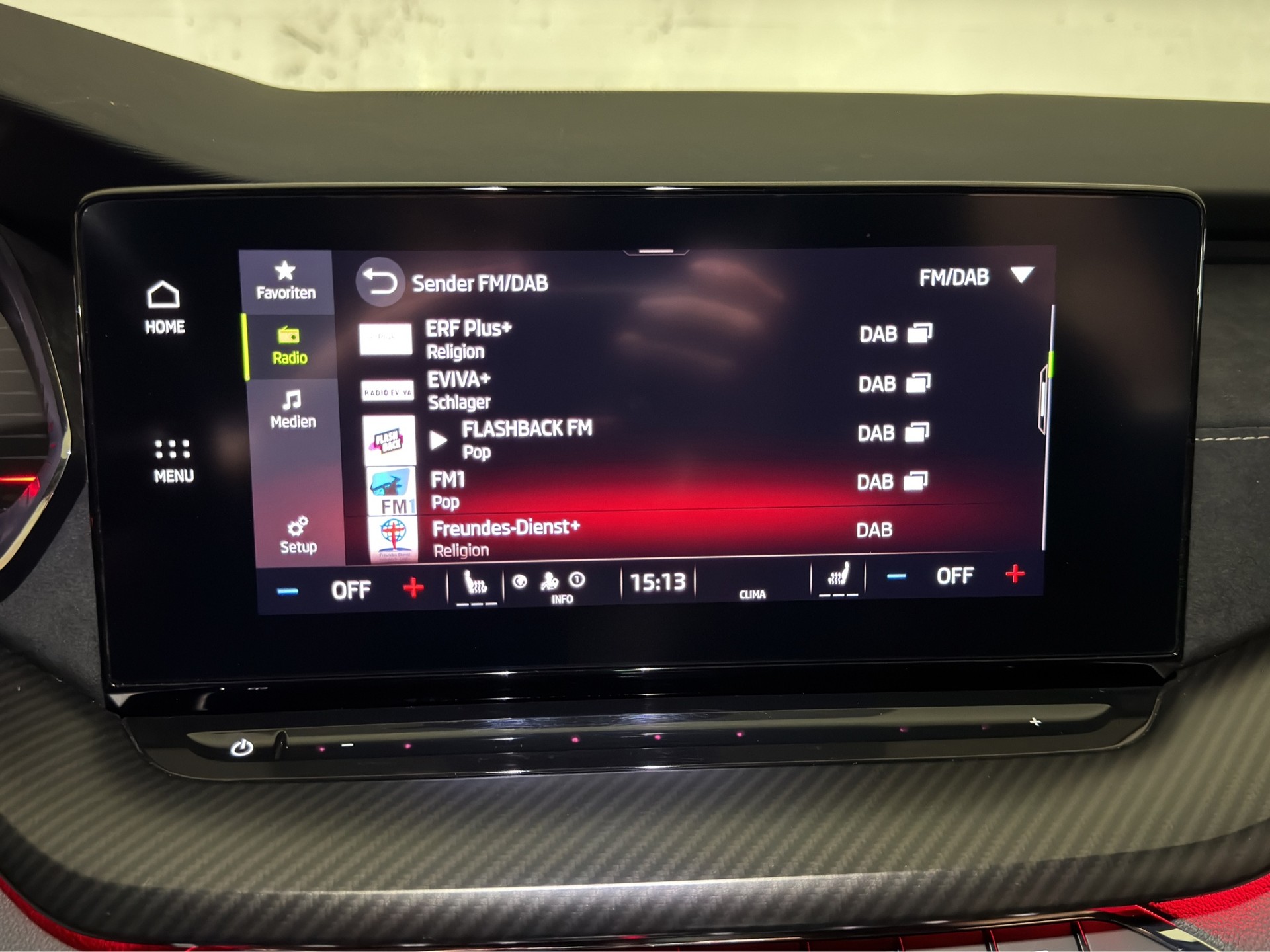 SKODA Octavia Combi 2.0 TSI DSG RS-image-18
