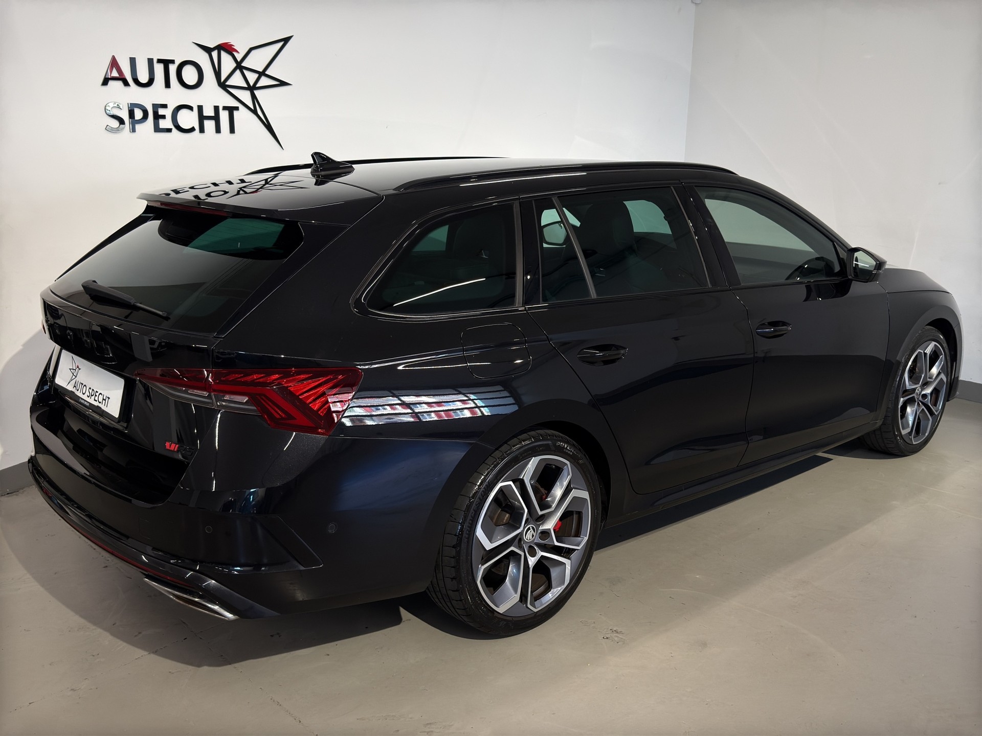 SKODA Octavia Combi 2.0 TSI DSG RS-showroom-element-3