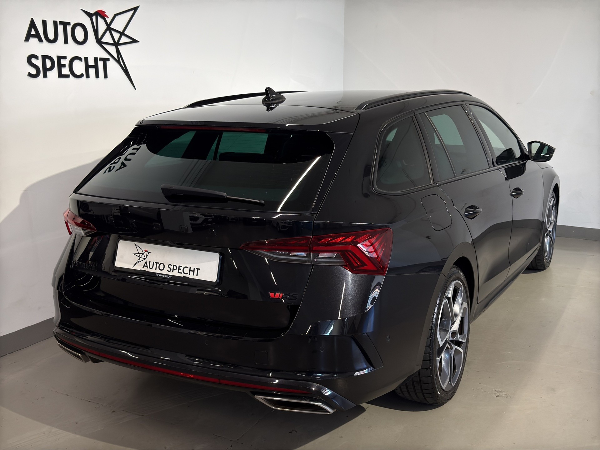 SKODA Octavia Combi 2.0 TSI DSG RS-image-4