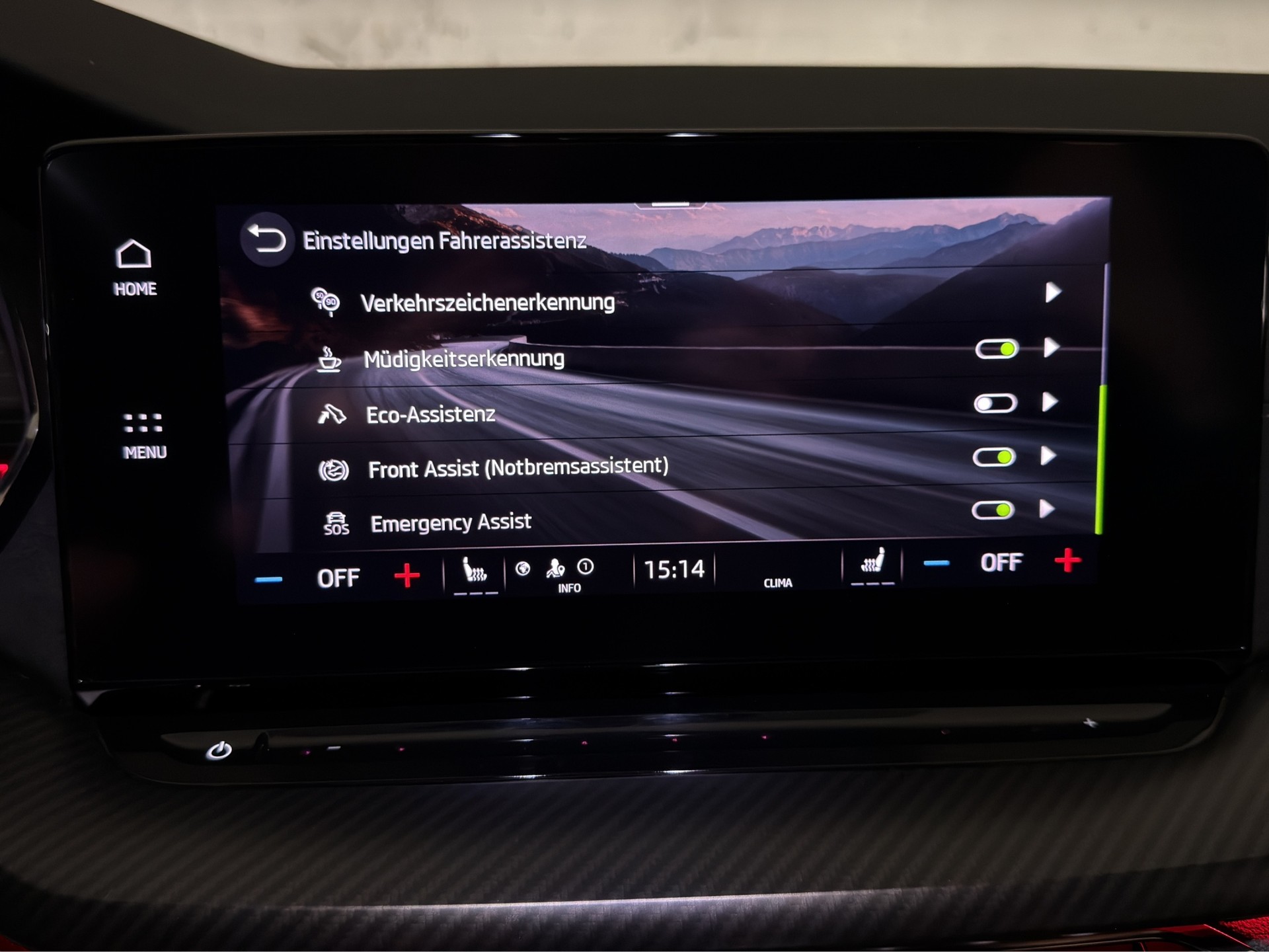 SKODA Octavia Combi 2.0 TSI DSG RS-image-24