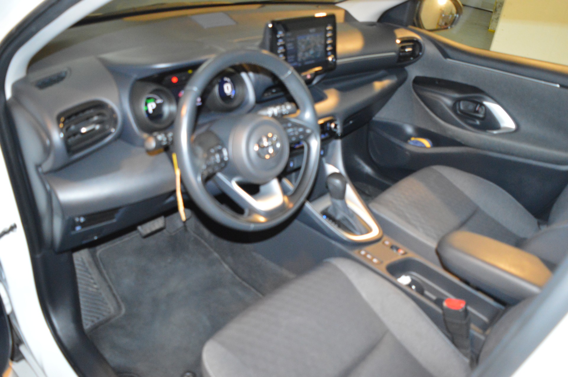 TOYOTA Yaris 1.5 Trend e-CVT-image-12