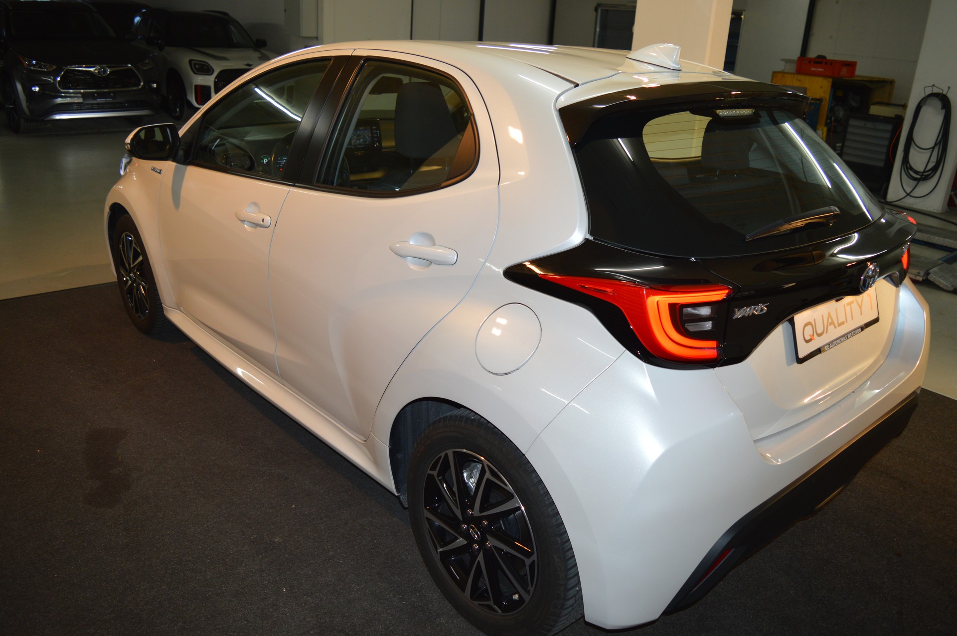 TOYOTA Yaris 1.5 Trend e-CVT-image-6