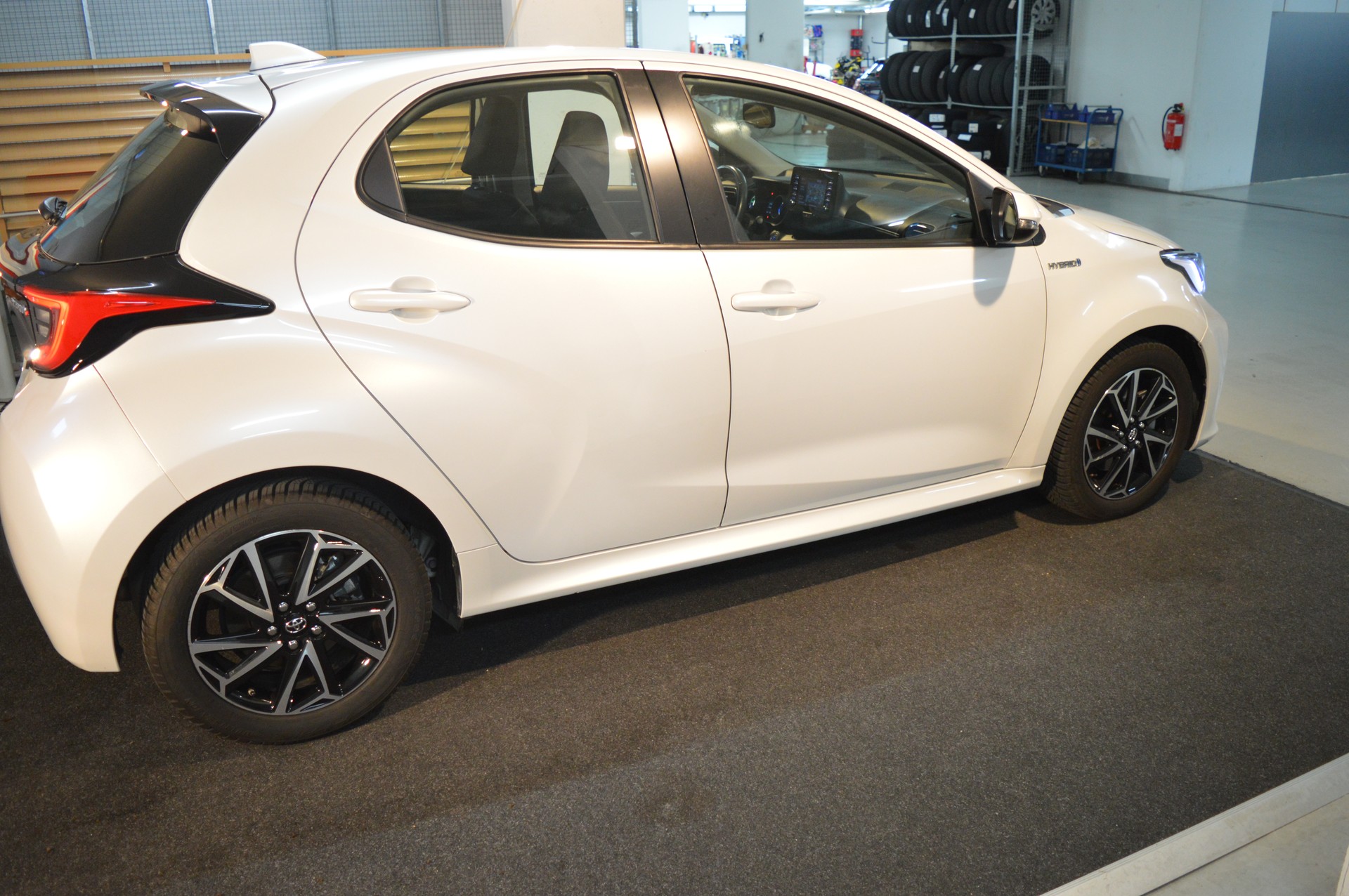 TOYOTA Yaris 1.5 Trend e-CVT-image-10