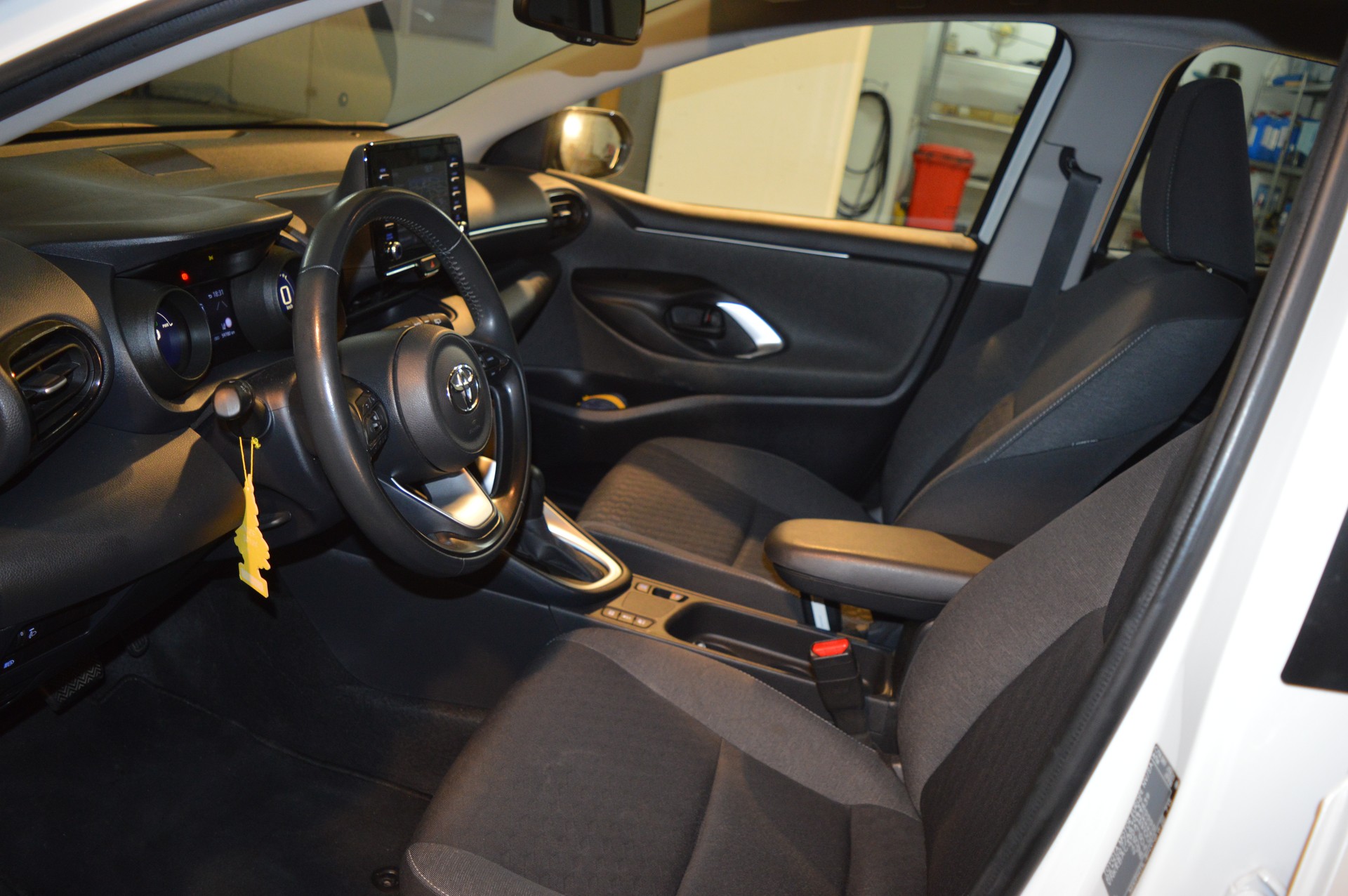 TOYOTA Yaris 1.5 Trend e-CVT-image-15