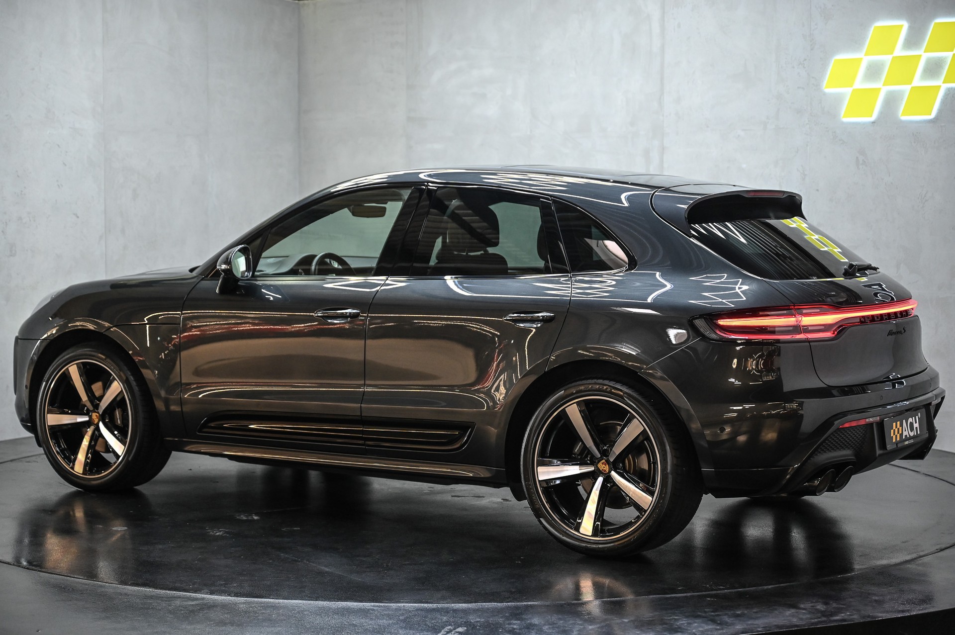 PORSCHE Macan S PDK-showroom-element-3
