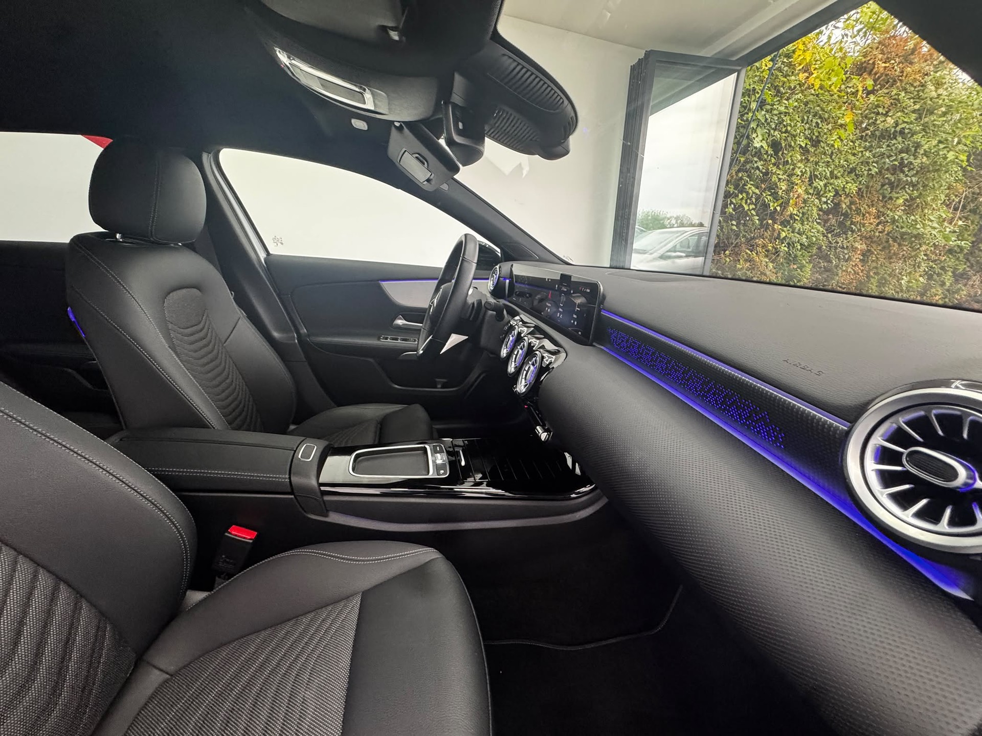 MERCEDES-BENZ A 180 Night Star 7G-DCT | Neuwagenzustand | 2 Jahre Garantie |-image-19