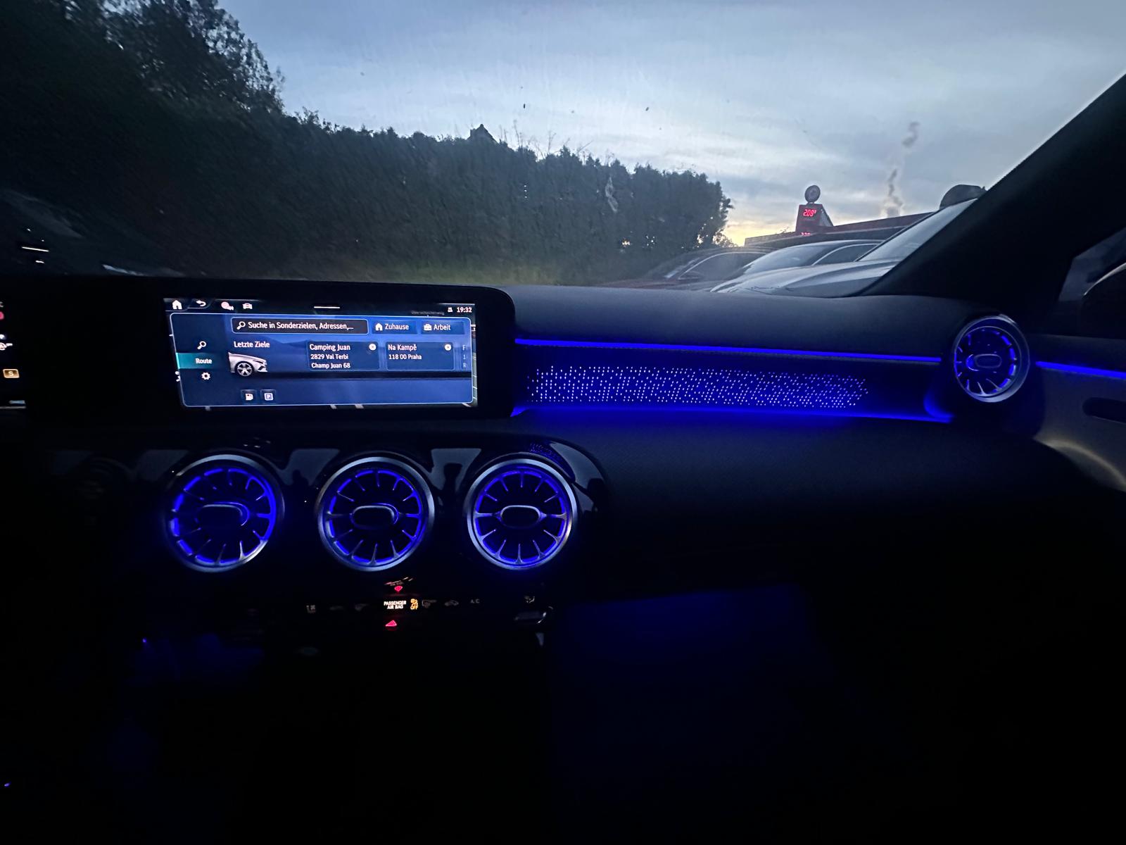 MERCEDES-BENZ A 180 Night Star 7G-DCT | Neuwagenzustand | 2 Jahre Garantie |-image-10