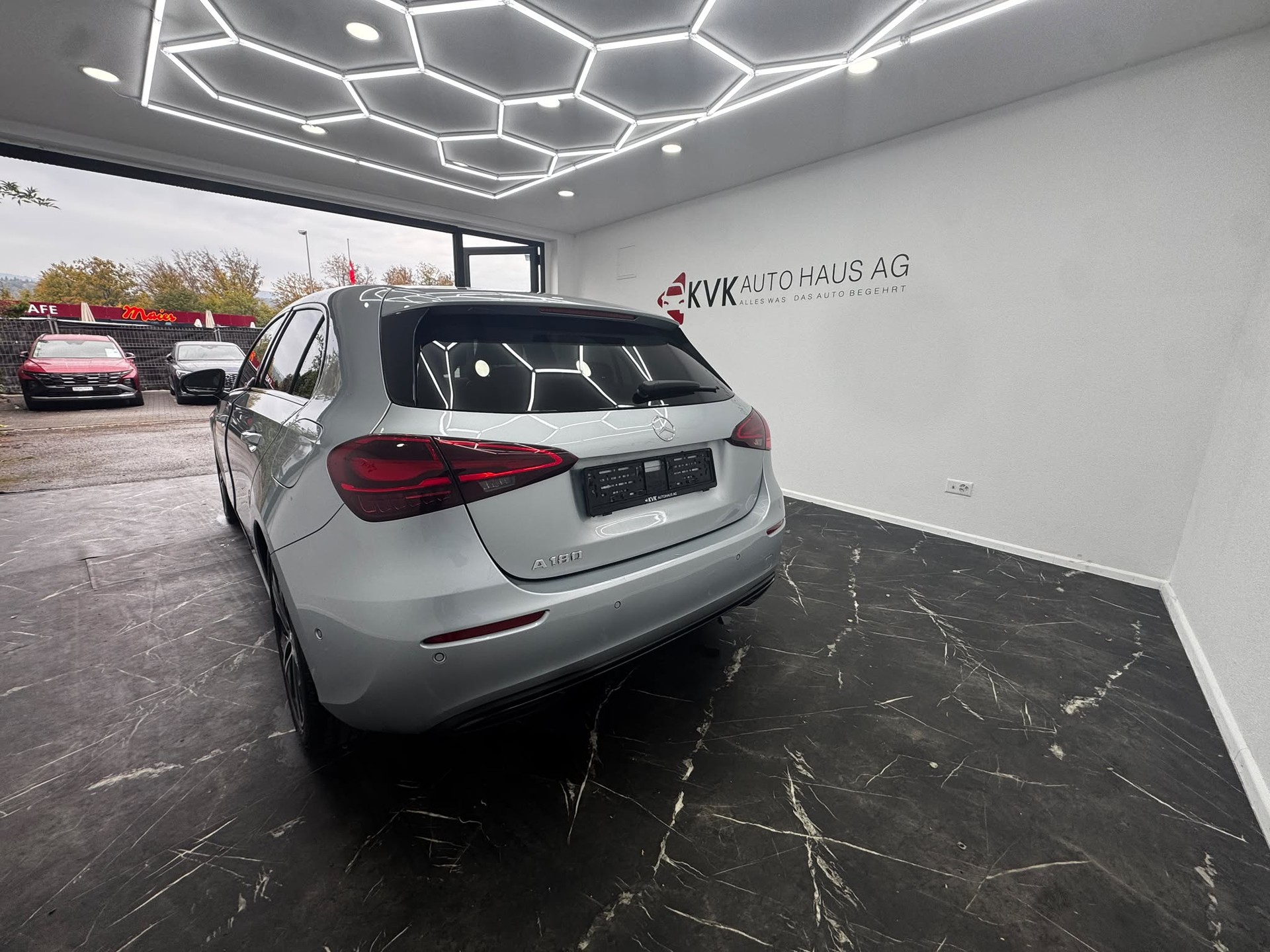 MERCEDES-BENZ A 180 Night Star 7G-DCT | Neuwagenzustand | 2 Jahre Garantie |-image-8