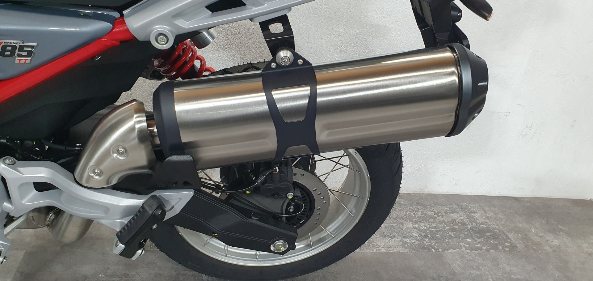 MOTO GUZZI V85 TT-image-3