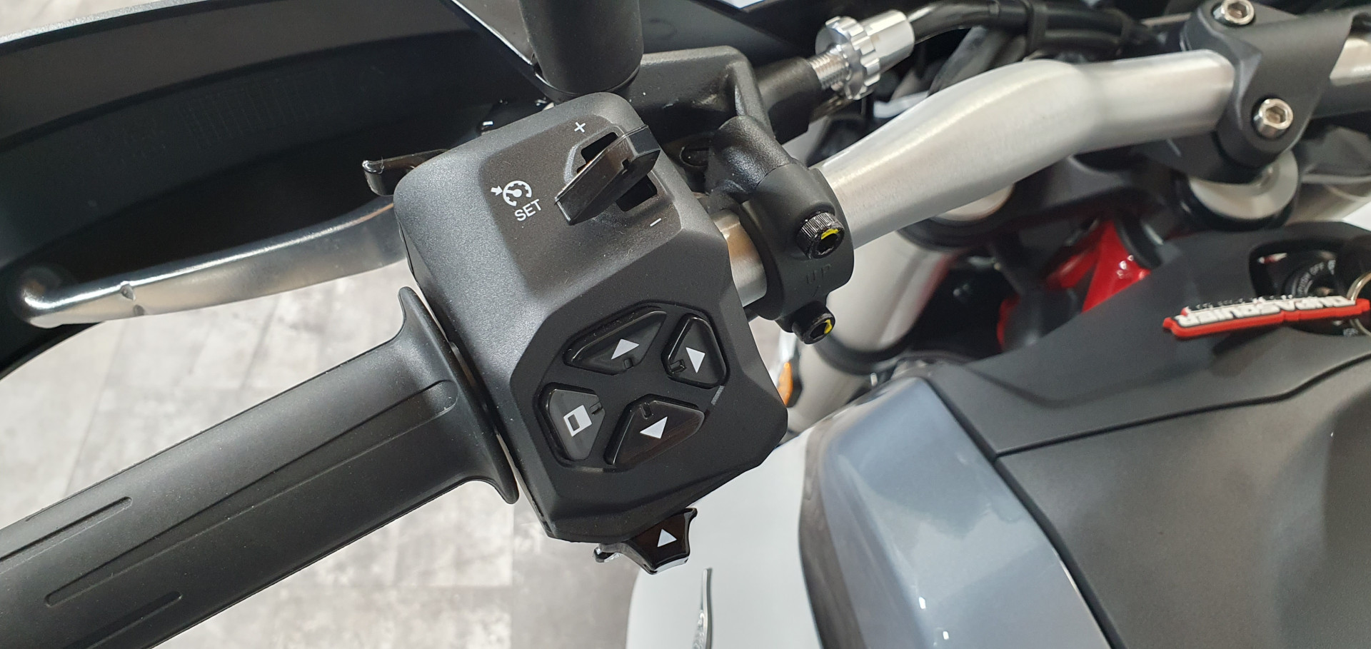 MOTO GUZZI V85 TT-image-6