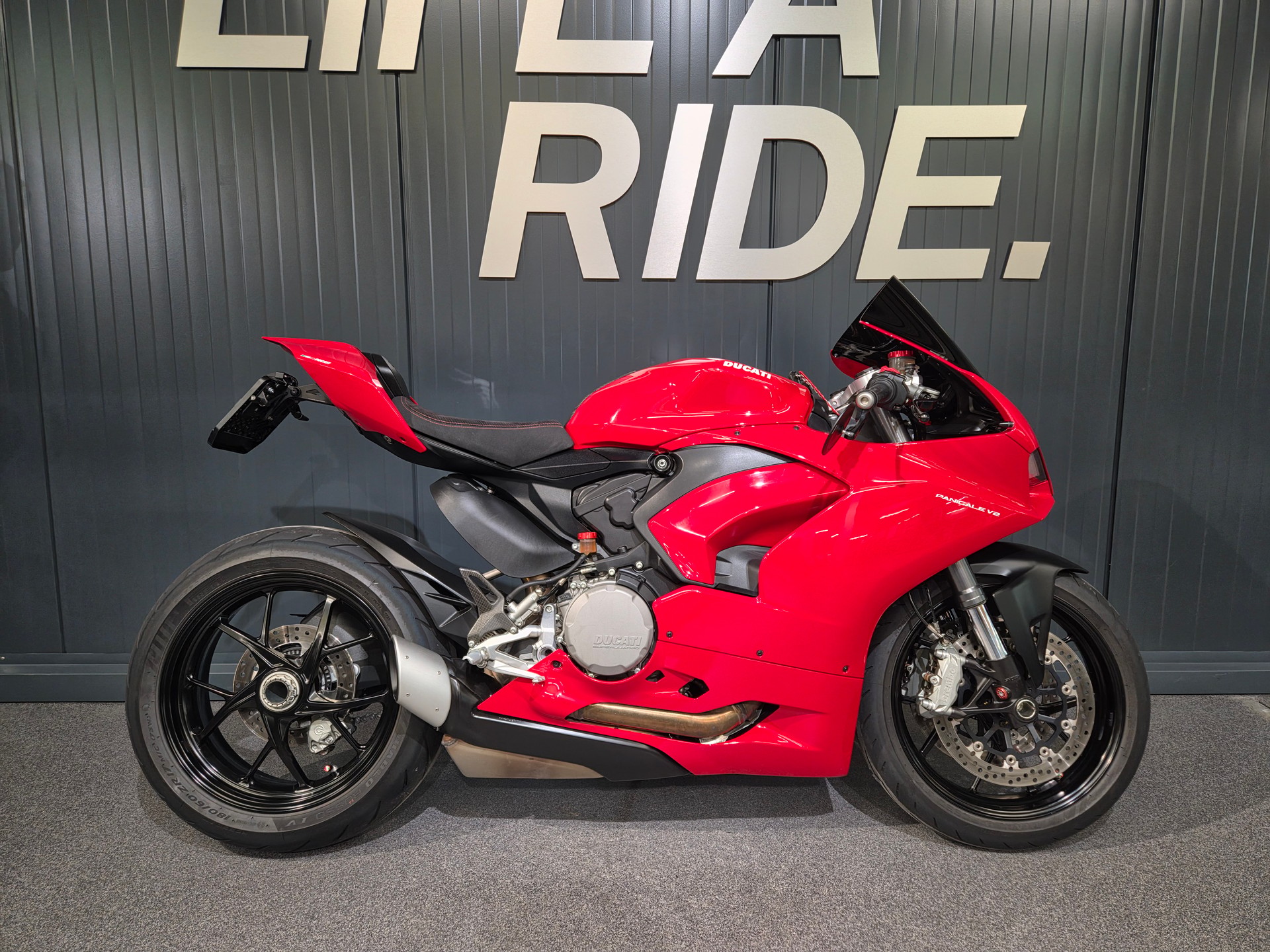 DUCATI Panigale V2-image-0
