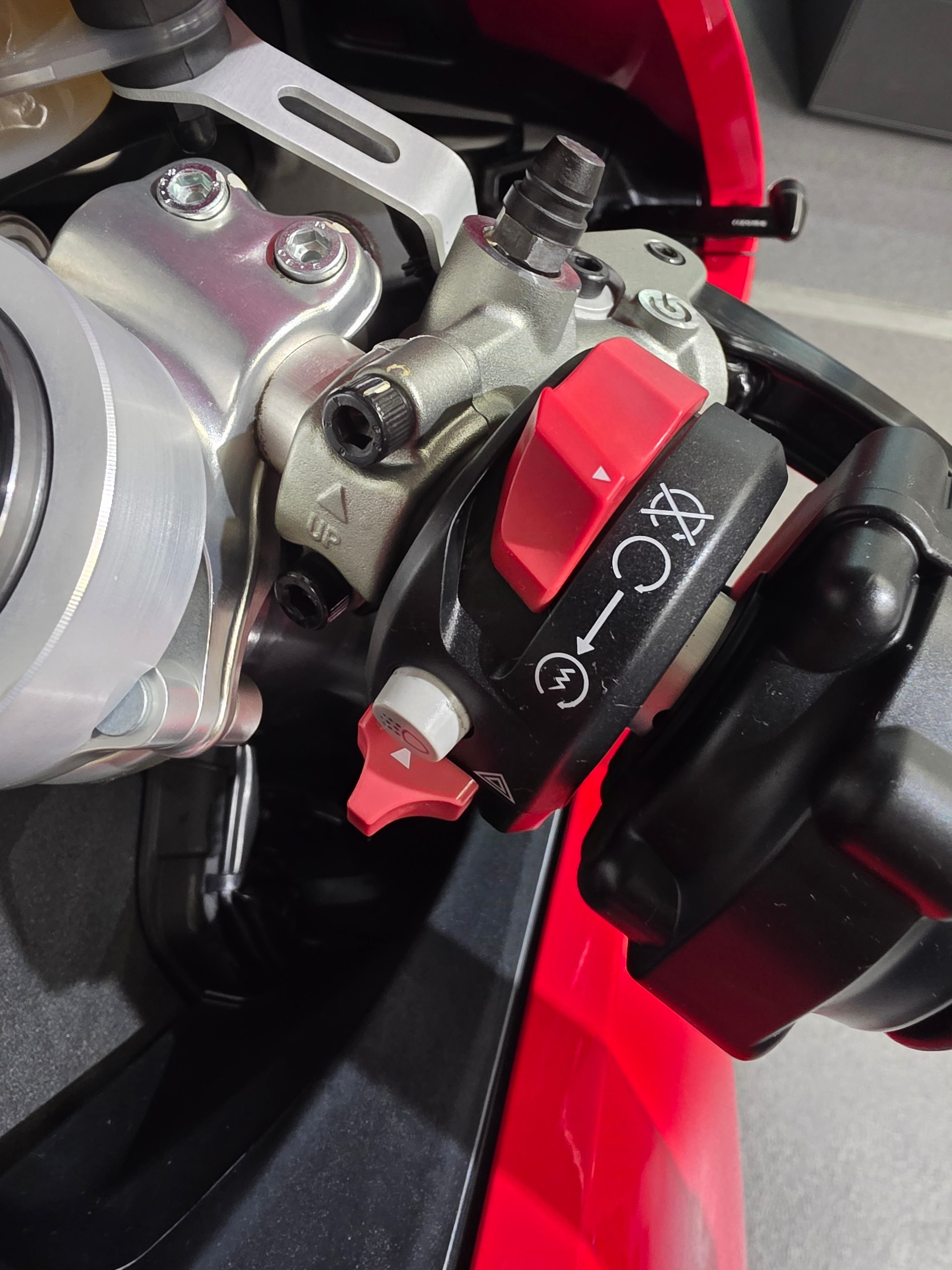 DUCATI Panigale V2-image-4