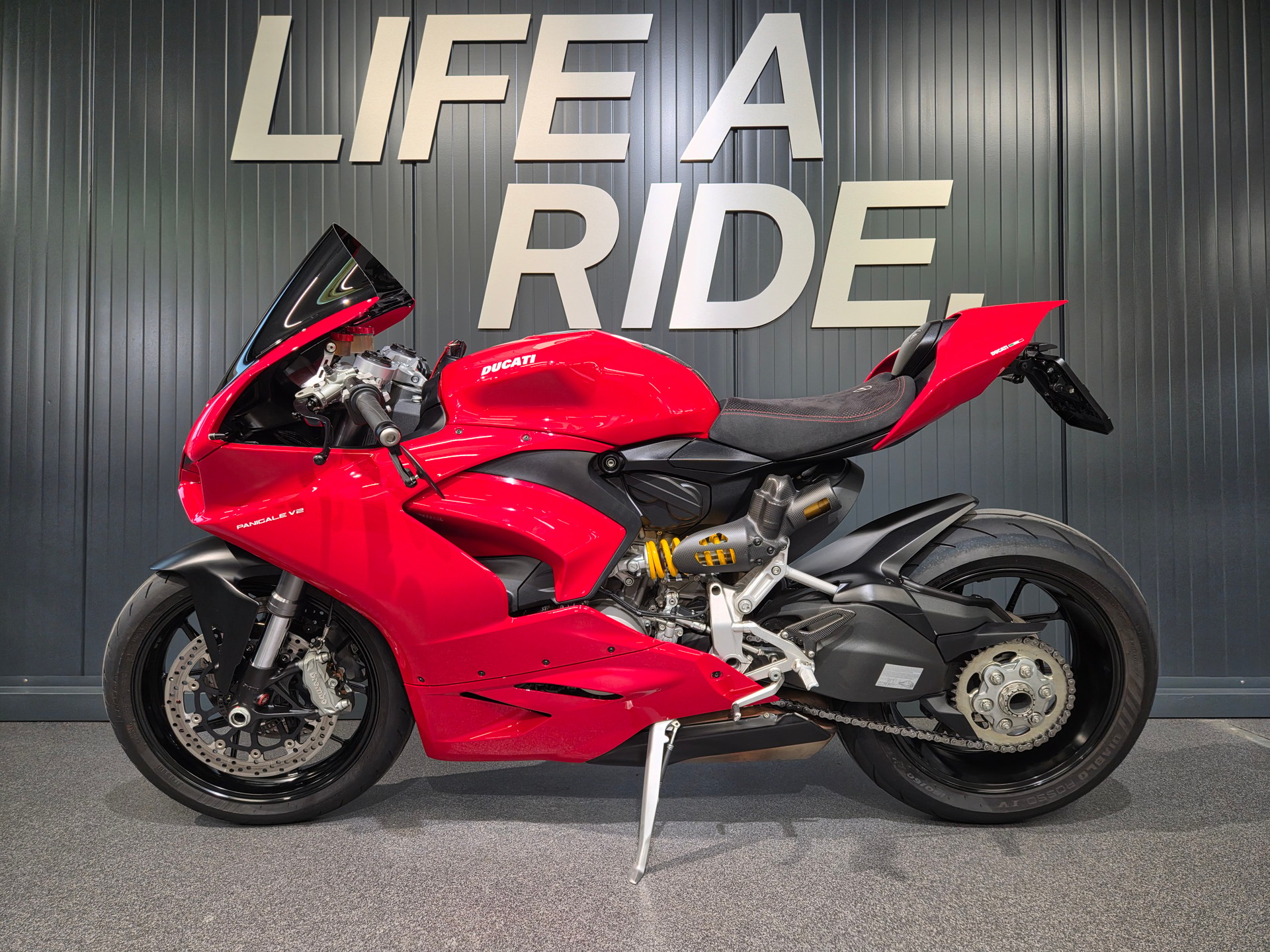 DUCATI Panigale V2-image-2