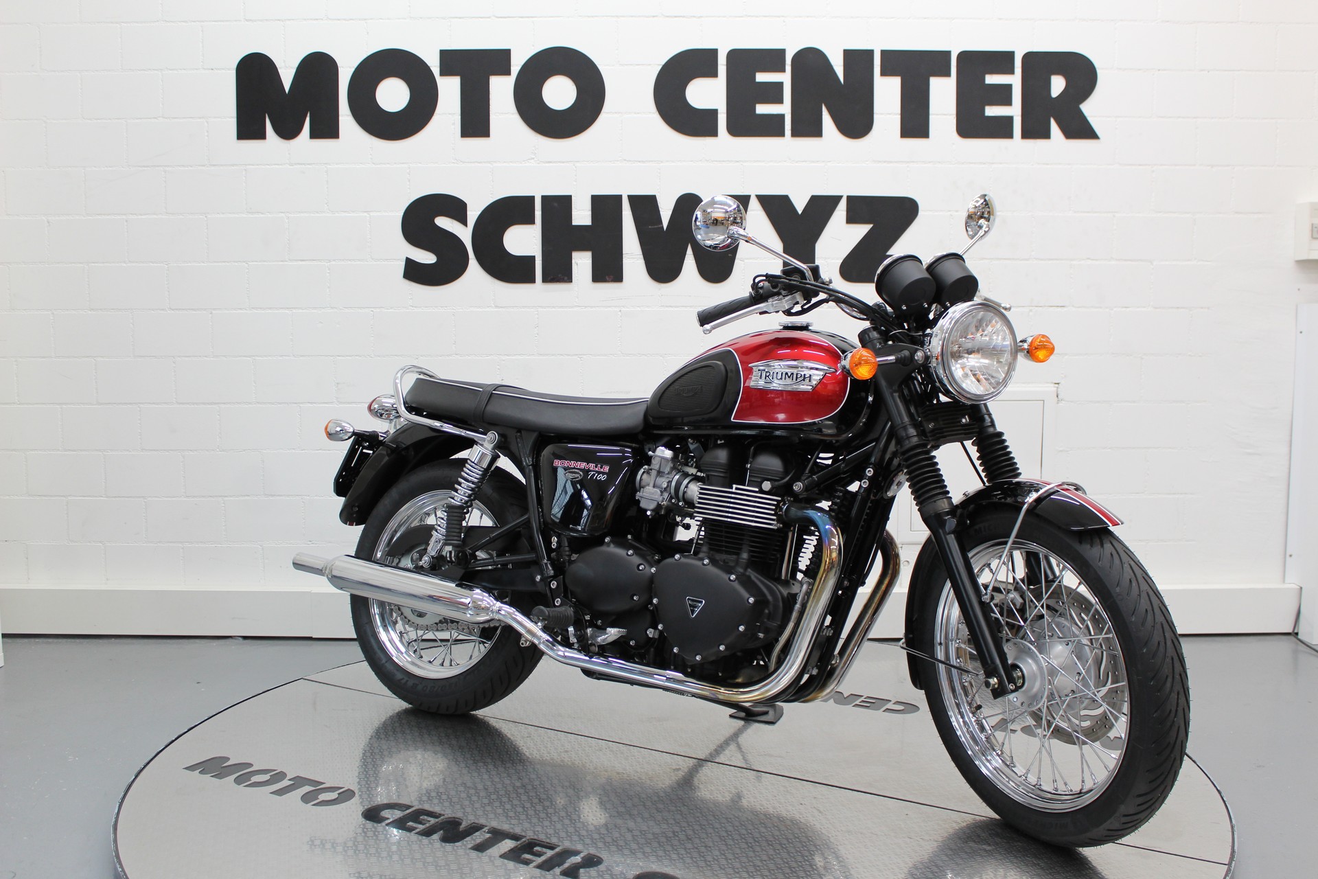TRIUMPH Bonneville T100-image-1
