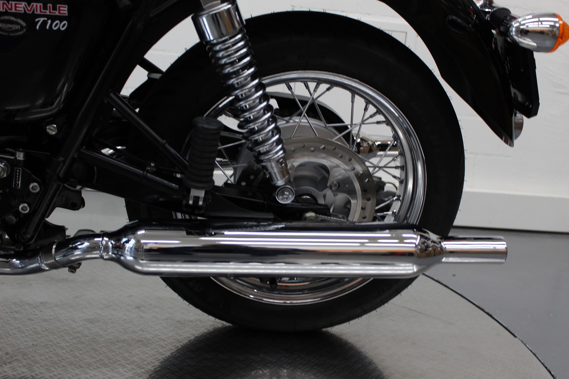 TRIUMPH Bonneville T100-image-6